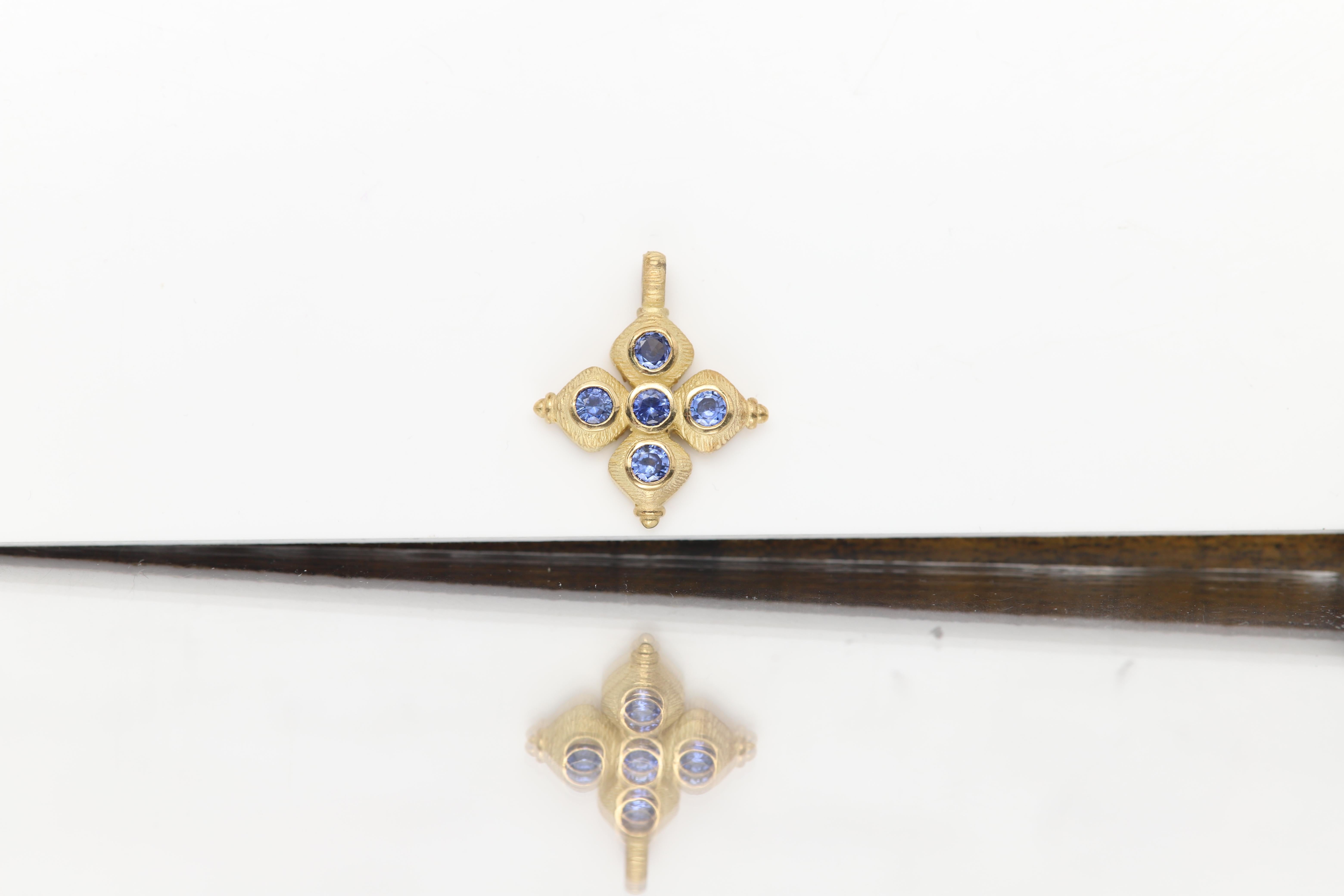 Vintage 14 Karat Blau Griechisch Kreuz natürlichen blauen Saphir massiv Gelbgold im Angebot 3