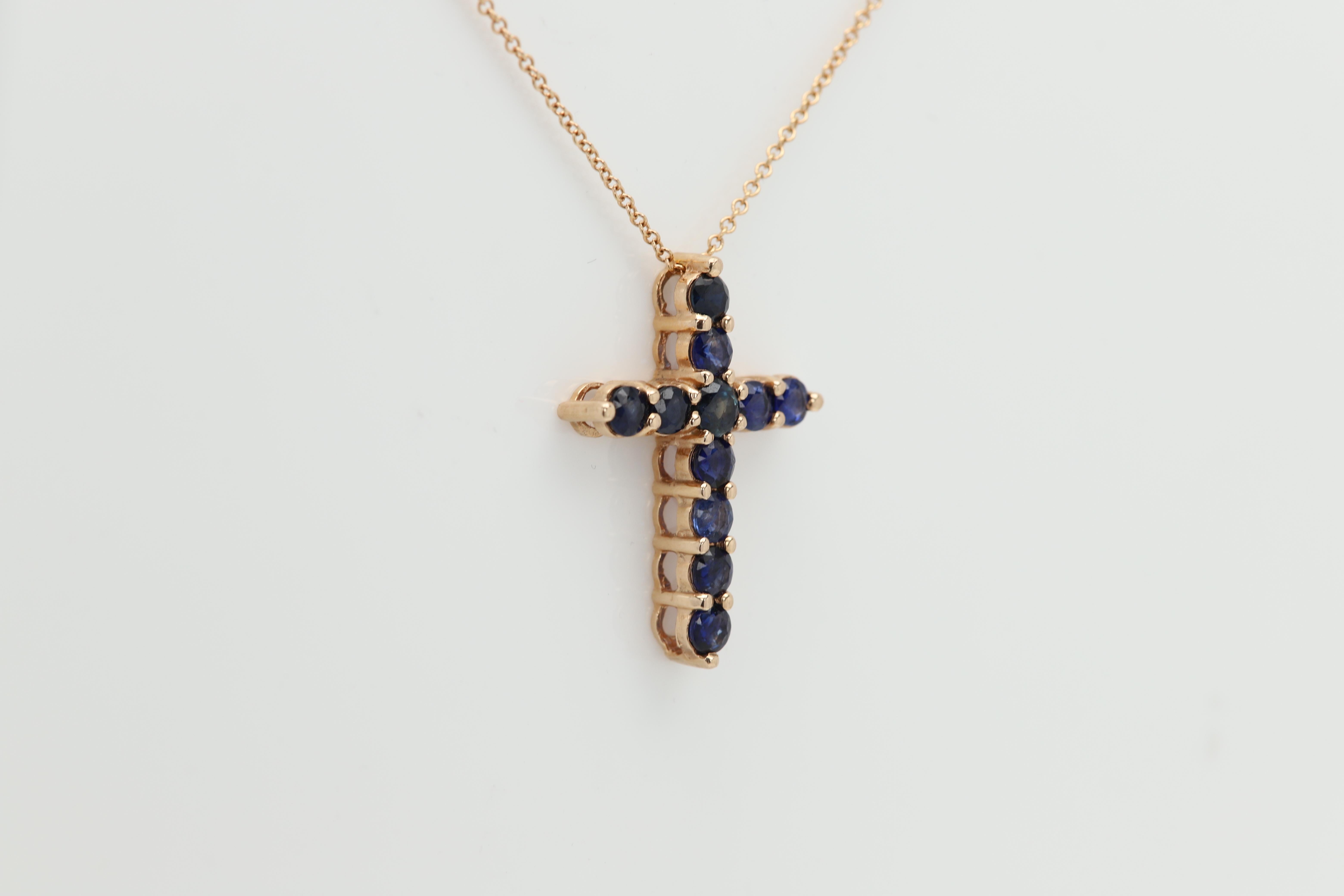 Croix vintage 14 carats avec saphirs naturels et saphirs bleus en vente 2