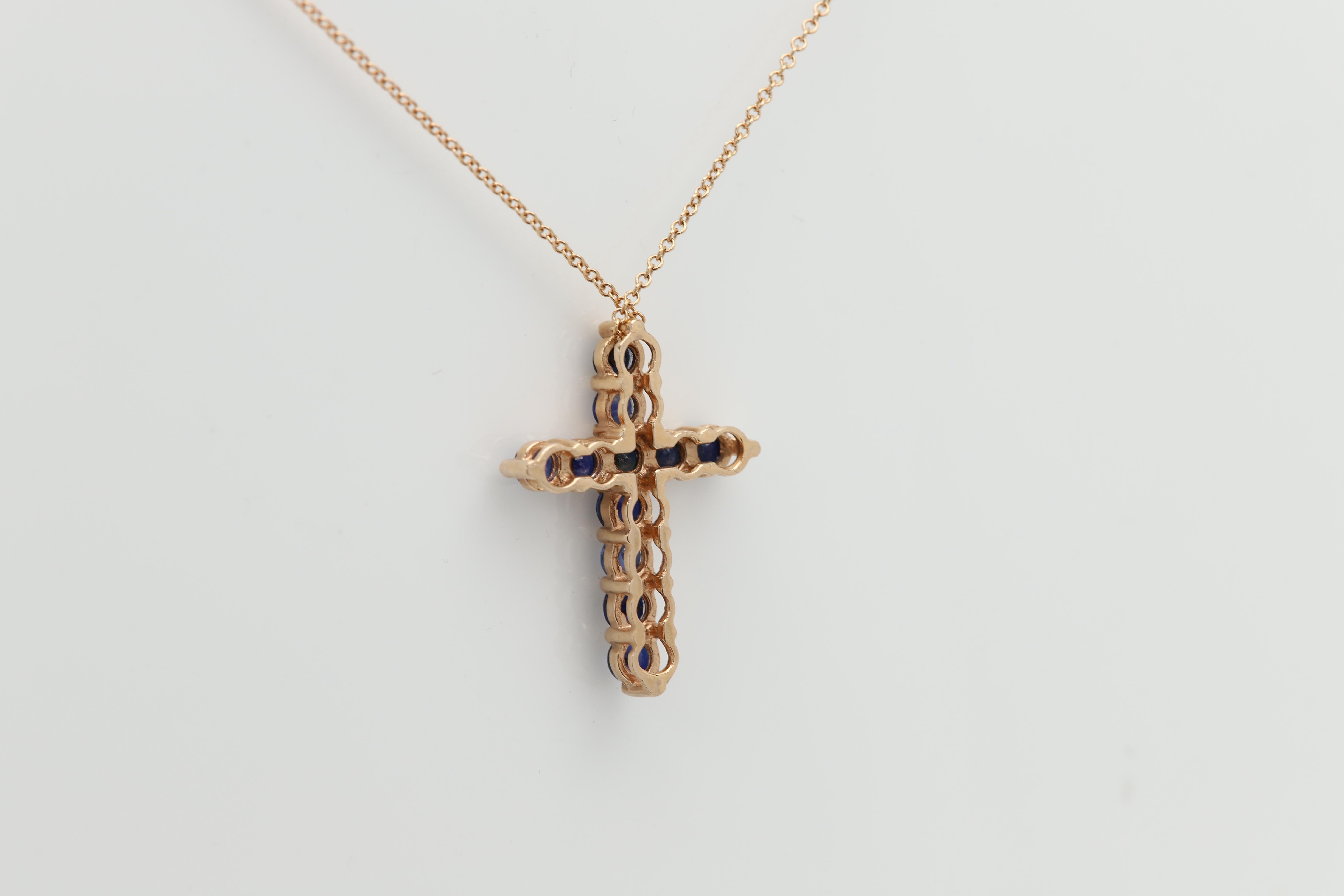 Croix vintage 14 carats avec saphirs naturels et saphirs bleus en vente 3