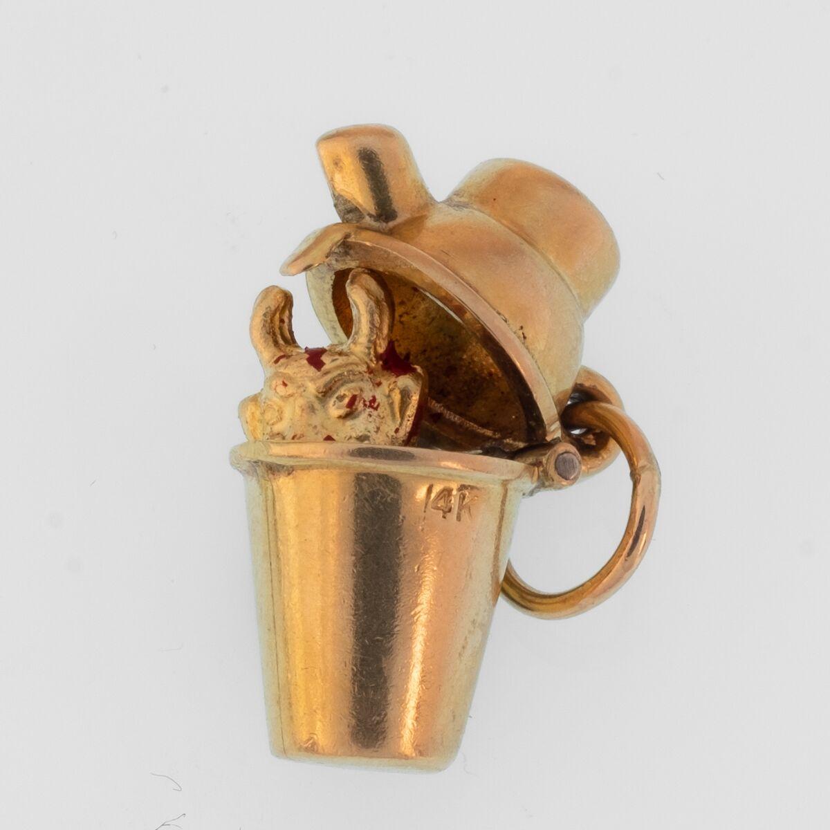 Vintage 14 Karat Devil Drink Shaker Charm In Good Condition In New York, NY