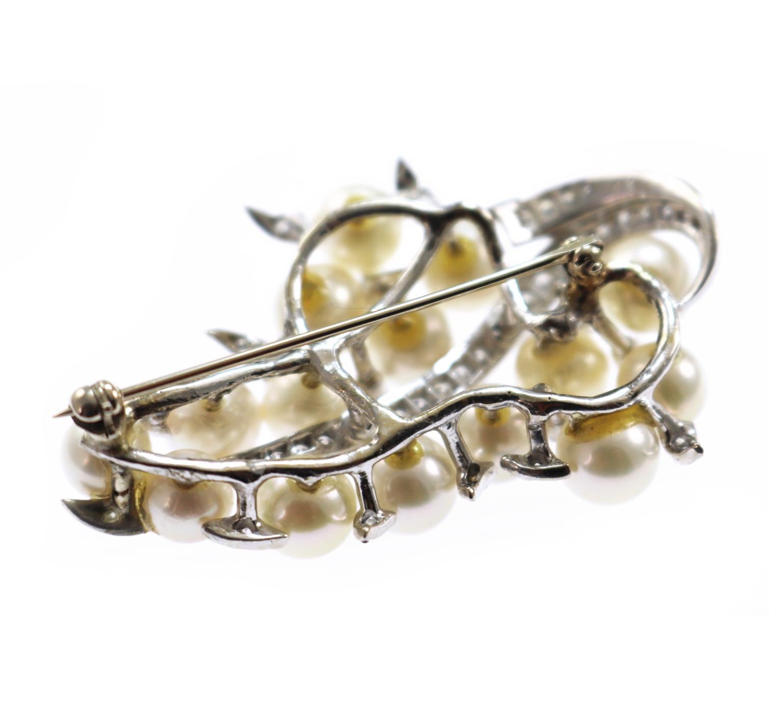 Women's or Men's Vintage 14 Karat Diamond Pearl Brooch Pin