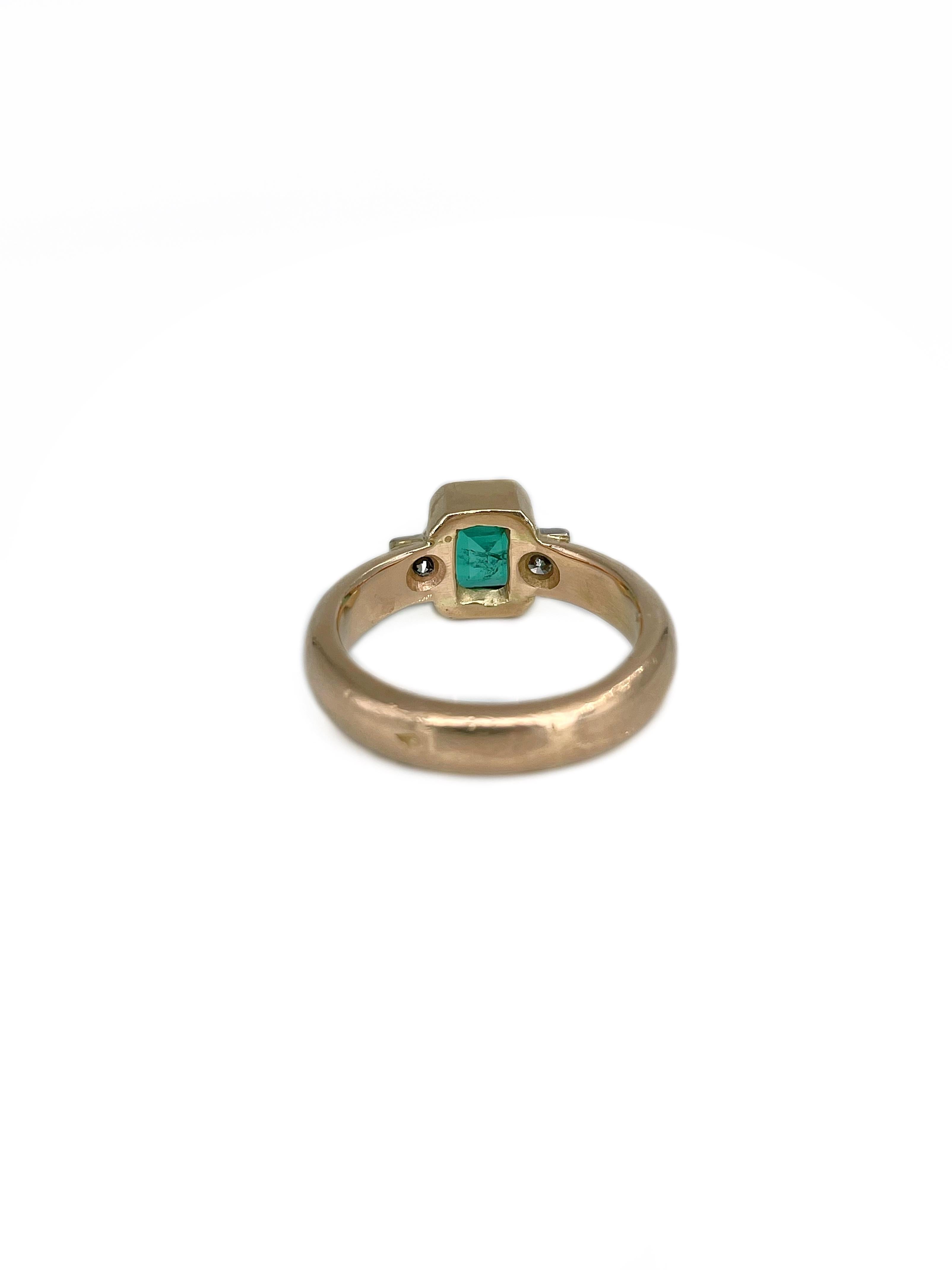 Vintage 14 Karat Gold 1.10 Carat Emerald 0.21 Carat Diamond Three-Stone Ring In Good Condition In Vilnius, Vilniaus apskr.