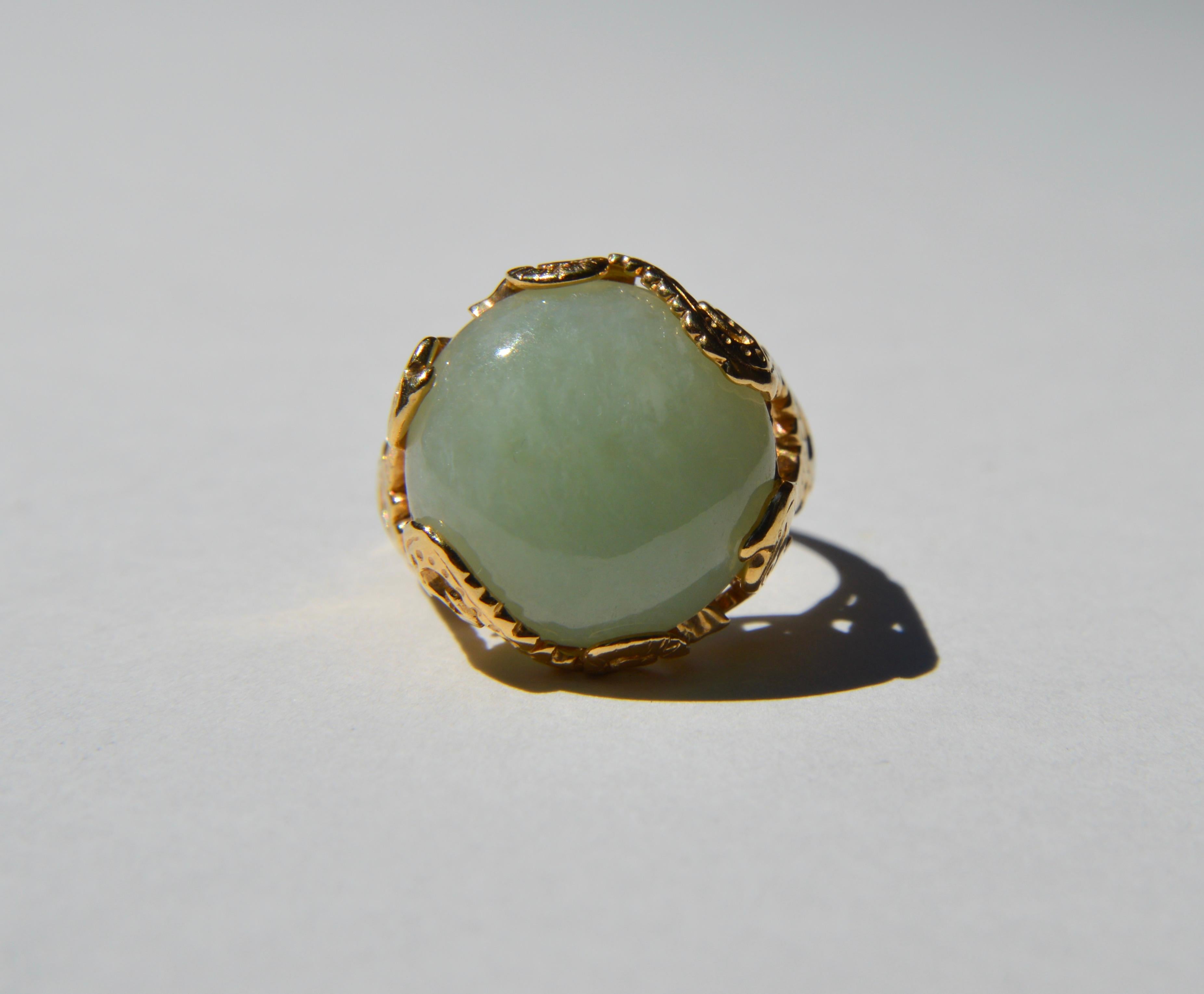 Stunning vintage c1970s 14K yellow gold natural jade jadeite cabochon dragon ring. Size 6.75, can be resized by a jeweler. In excellent pristine condition. Marked as 14K gold. Jade round cabochon measures 15mm in diameter, 12.89 carats. Beautiful