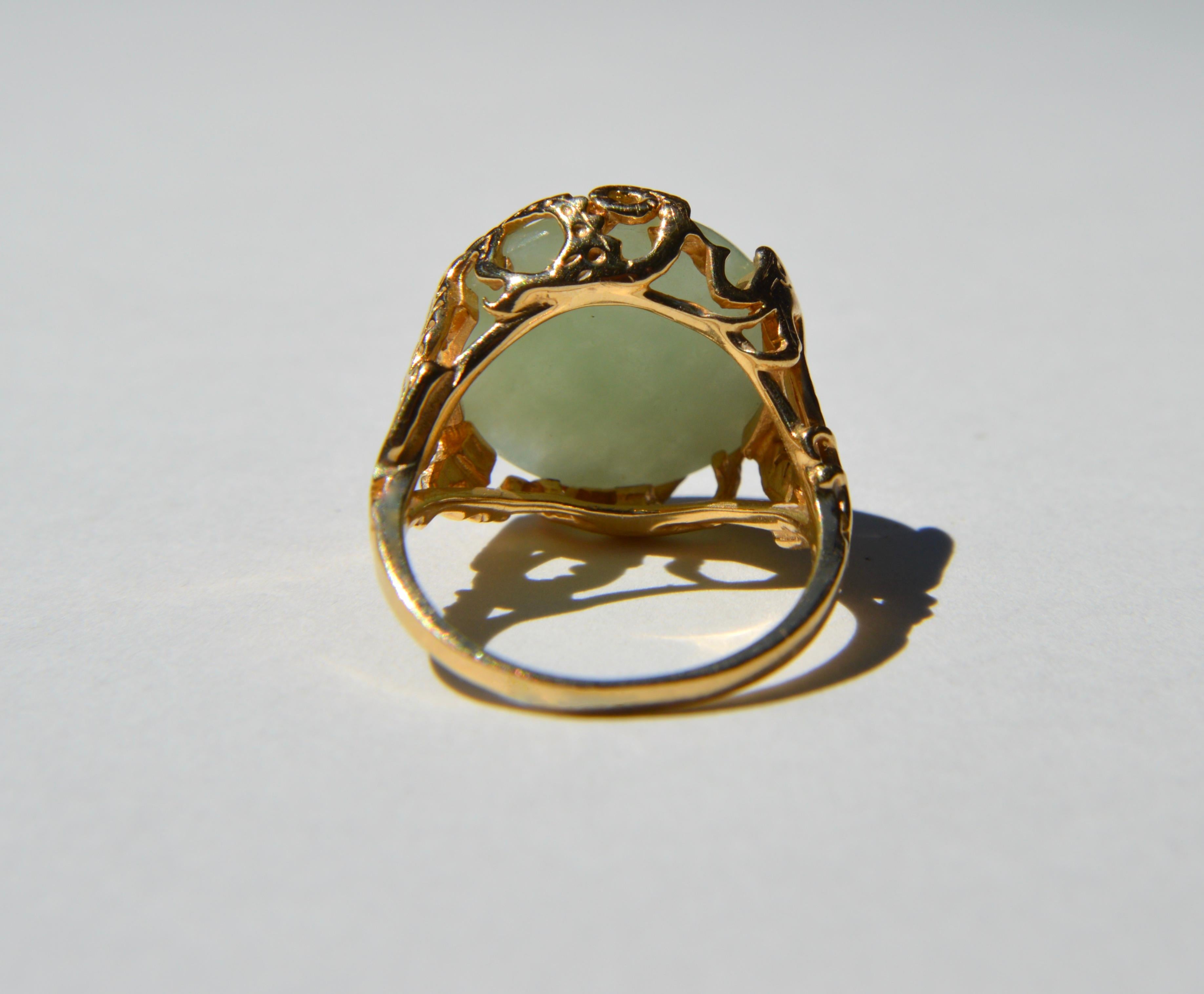 Cabochon Vintage 14 Karat Gold 12.89 Carat Jade Dragon Ring For Sale