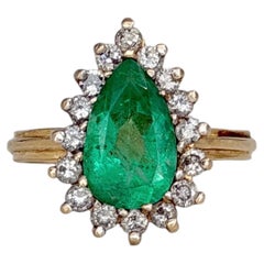 Anello vintage in oro 14 carati con smeraldo a forma di pera da 2,00 carati e diamanti incastonati a grappolo da 0,55 carati