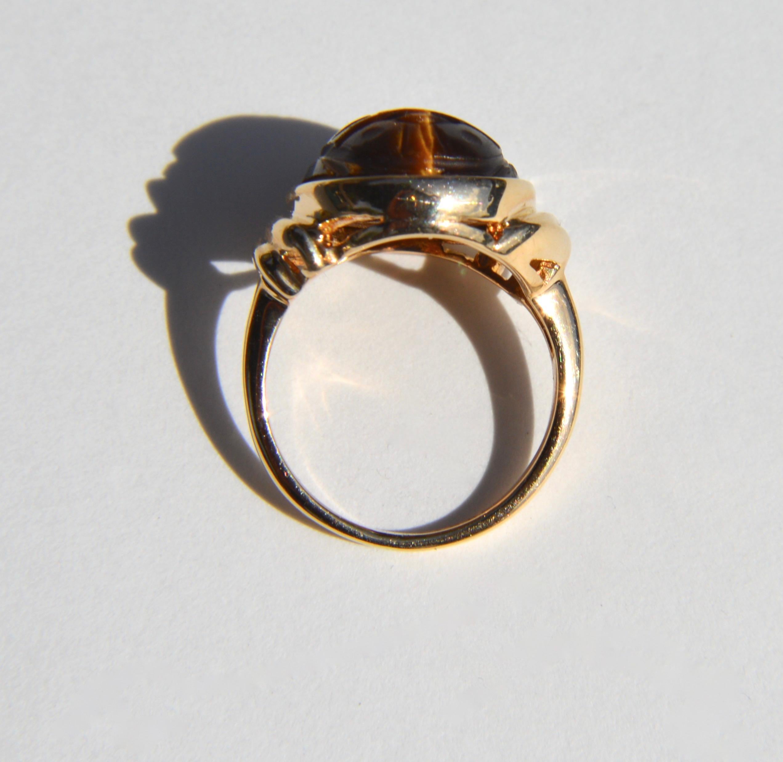 Vintage 10 Karat Gold 8.5 Carat Tiger's Eye Scarab Beetle Cocktail Ring In Good Condition In Crownsville, MD