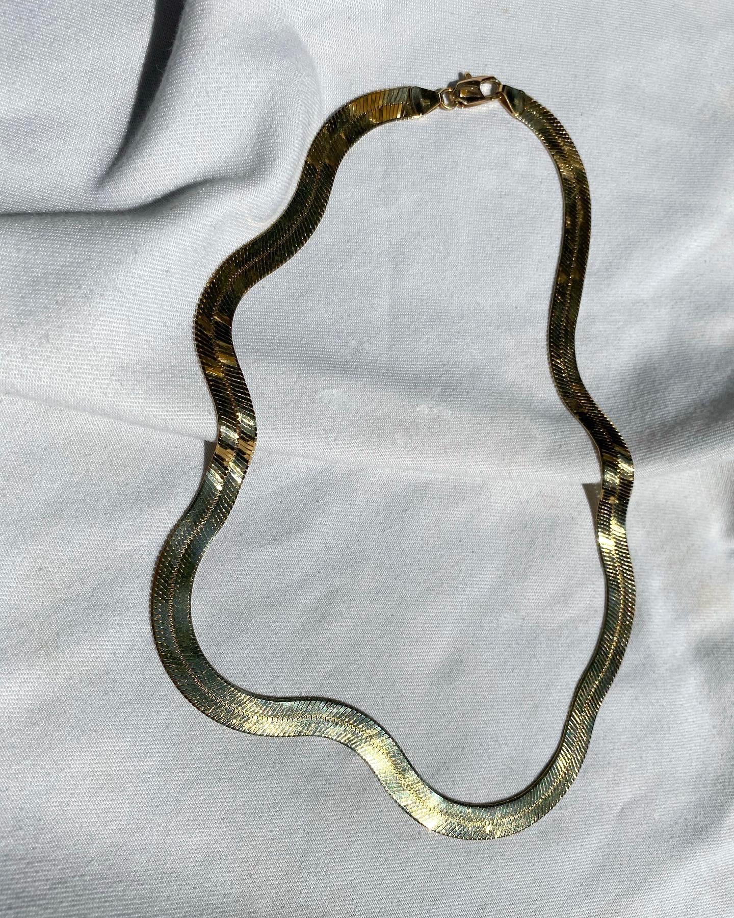 Vintage 14 Karat Gold Thick Herringbone Chain Necklace In Good Condition For Sale In Crownsville, MD