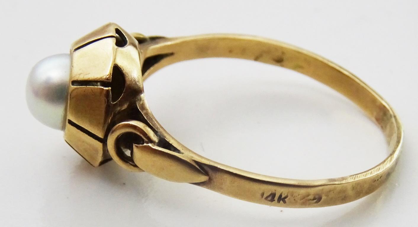 Post-War Vintage 14 karat Gold and Pearl Handmade Vintage Ring For Sale