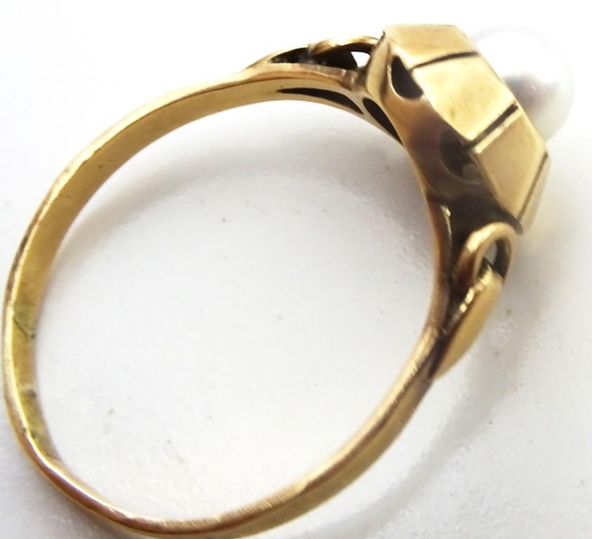 Vintage 14 karat Gold and Pearl Handmade Vintage Ring In Excellent Condition For Sale In Jerusalem, IL