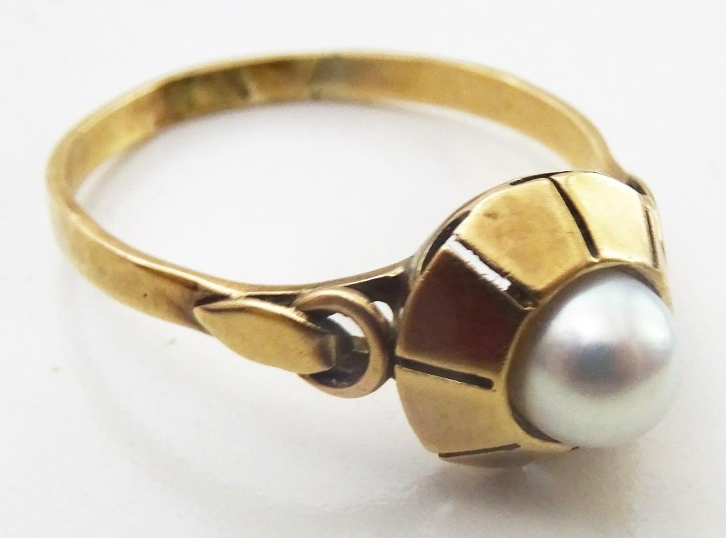 Women's Vintage 14 karat Gold and Pearl Handmade Vintage Ring For Sale