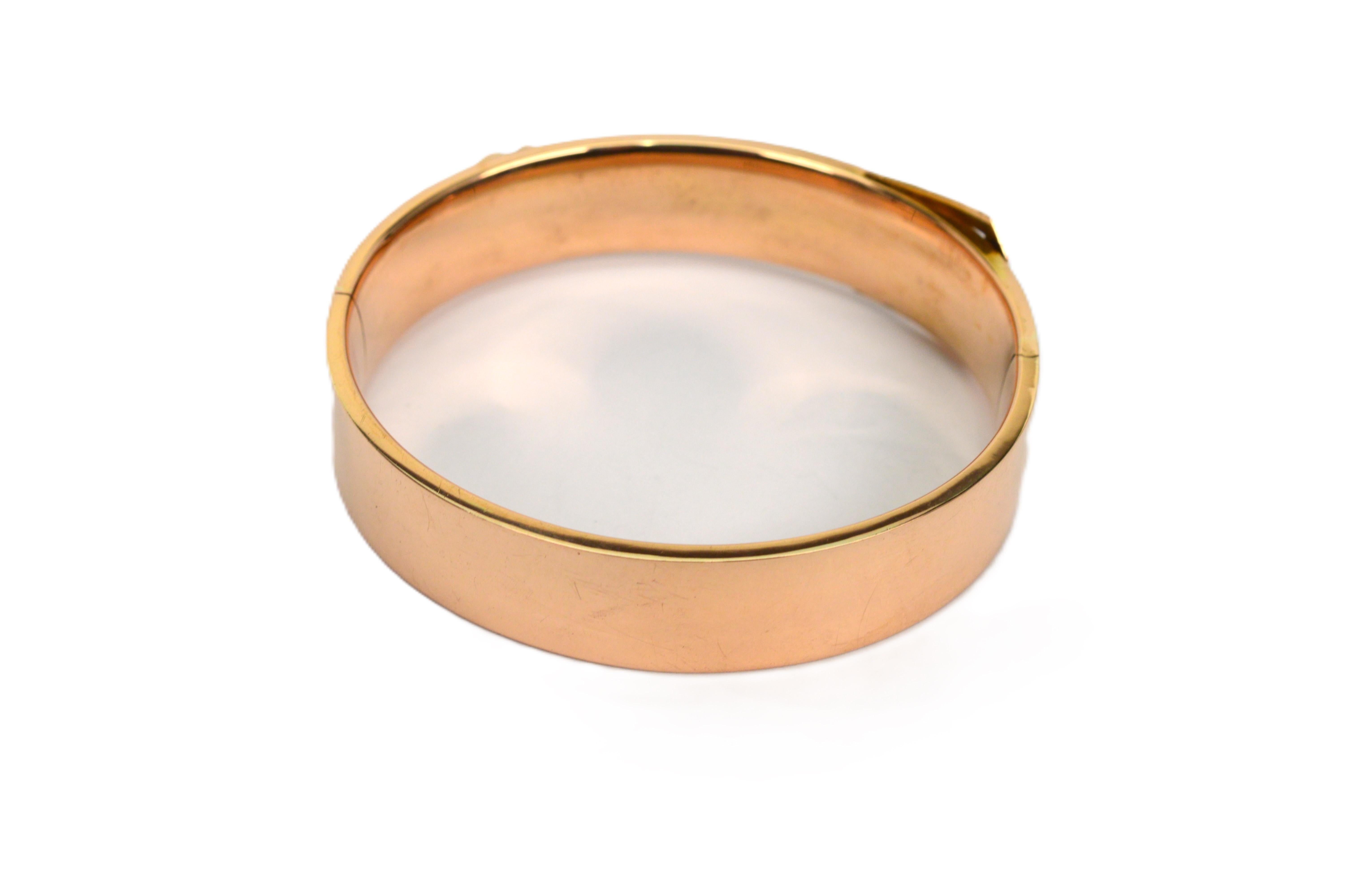 Vintage 14 Karat Gold Bangle Bracelet with Engraved Buckle Detail For Sale 2
