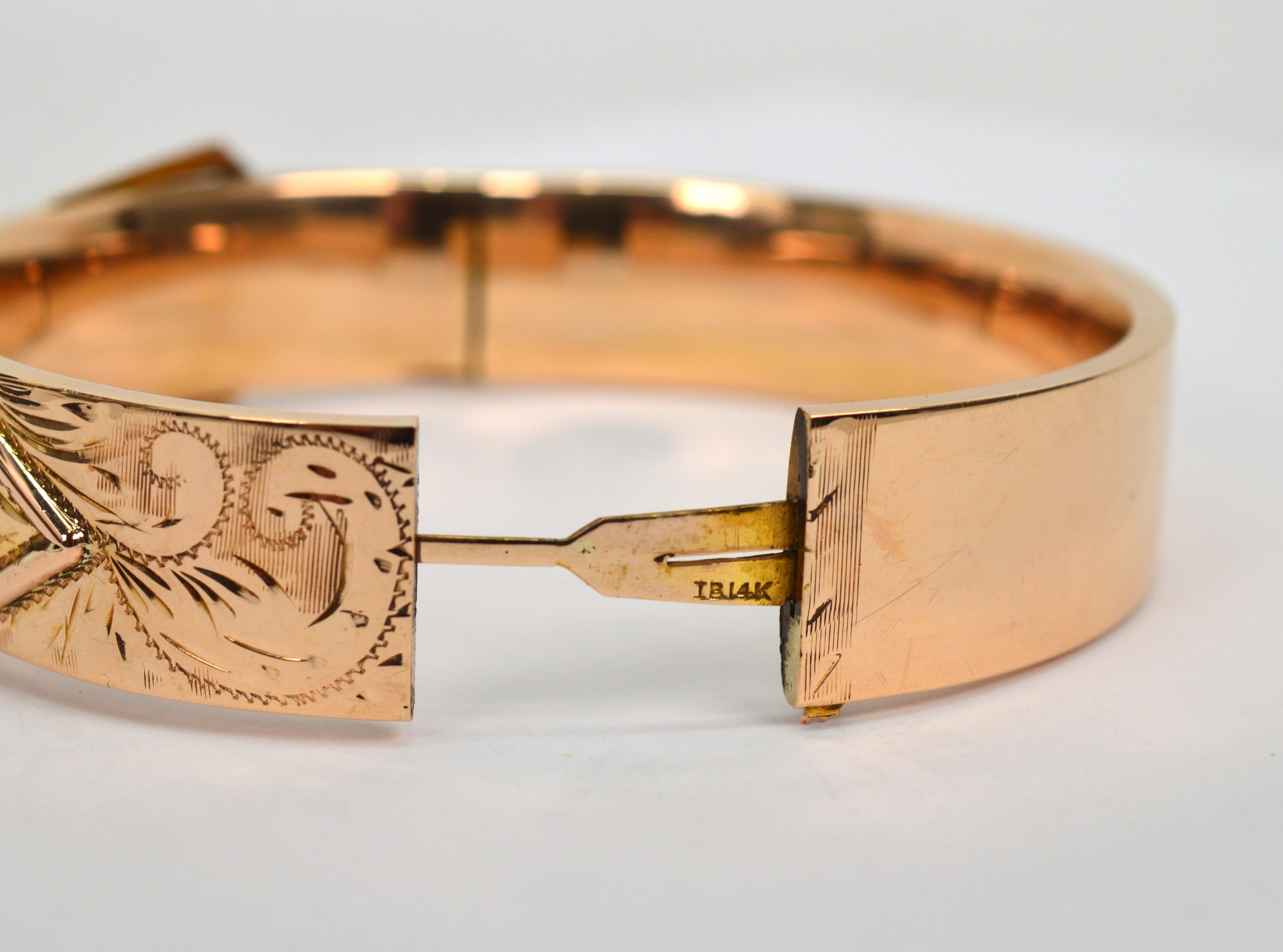 Vintage 14 Karat Gold Bangle Bracelet with Engraved Buckle Detail For Sale 3