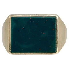 Anello con pietra sanguigna rettangolare d'epoca in oro 14 carati