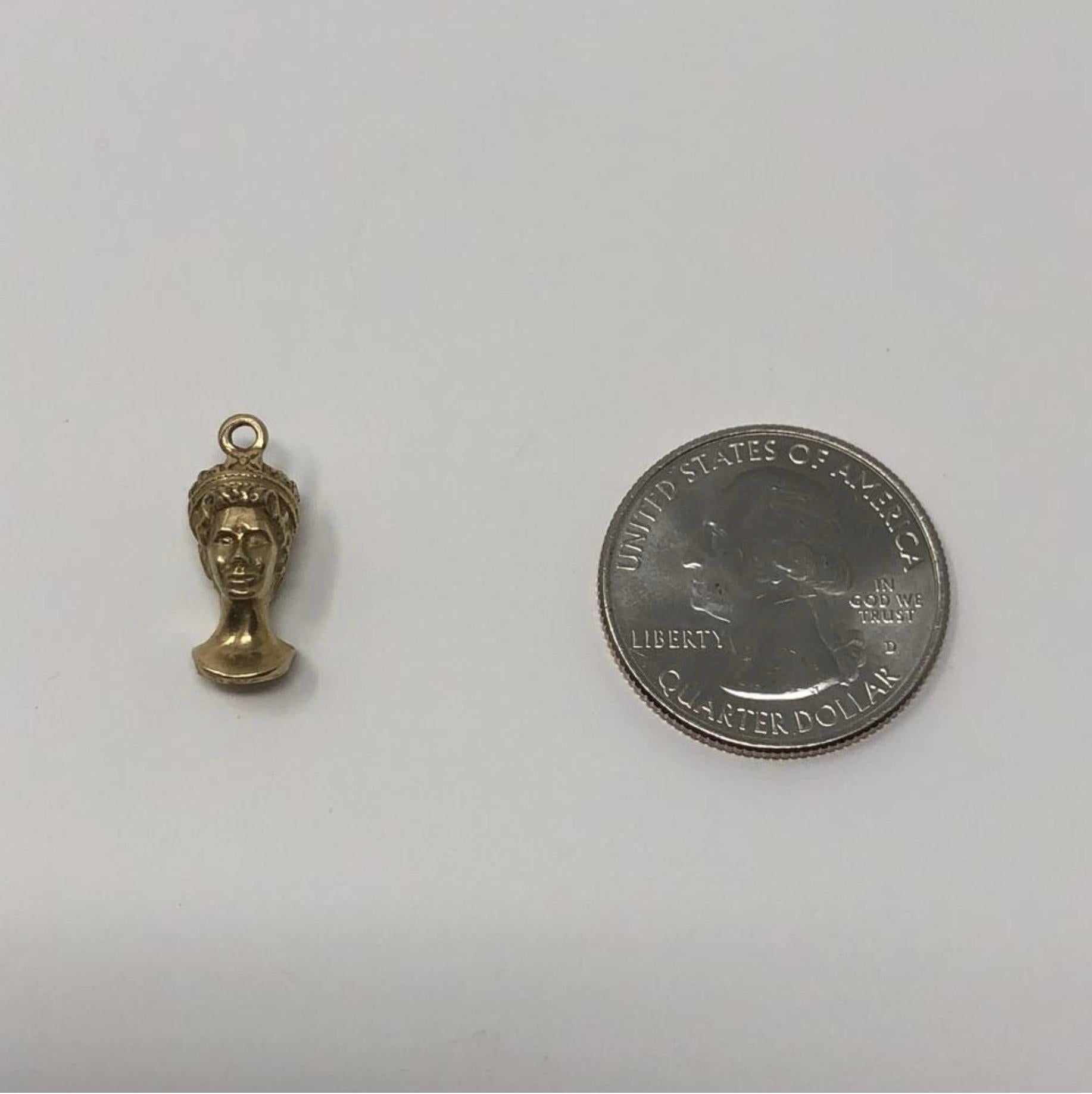 Vintage 14 Karat Gold Bust of English Queen Pendent Charm For Sale 1