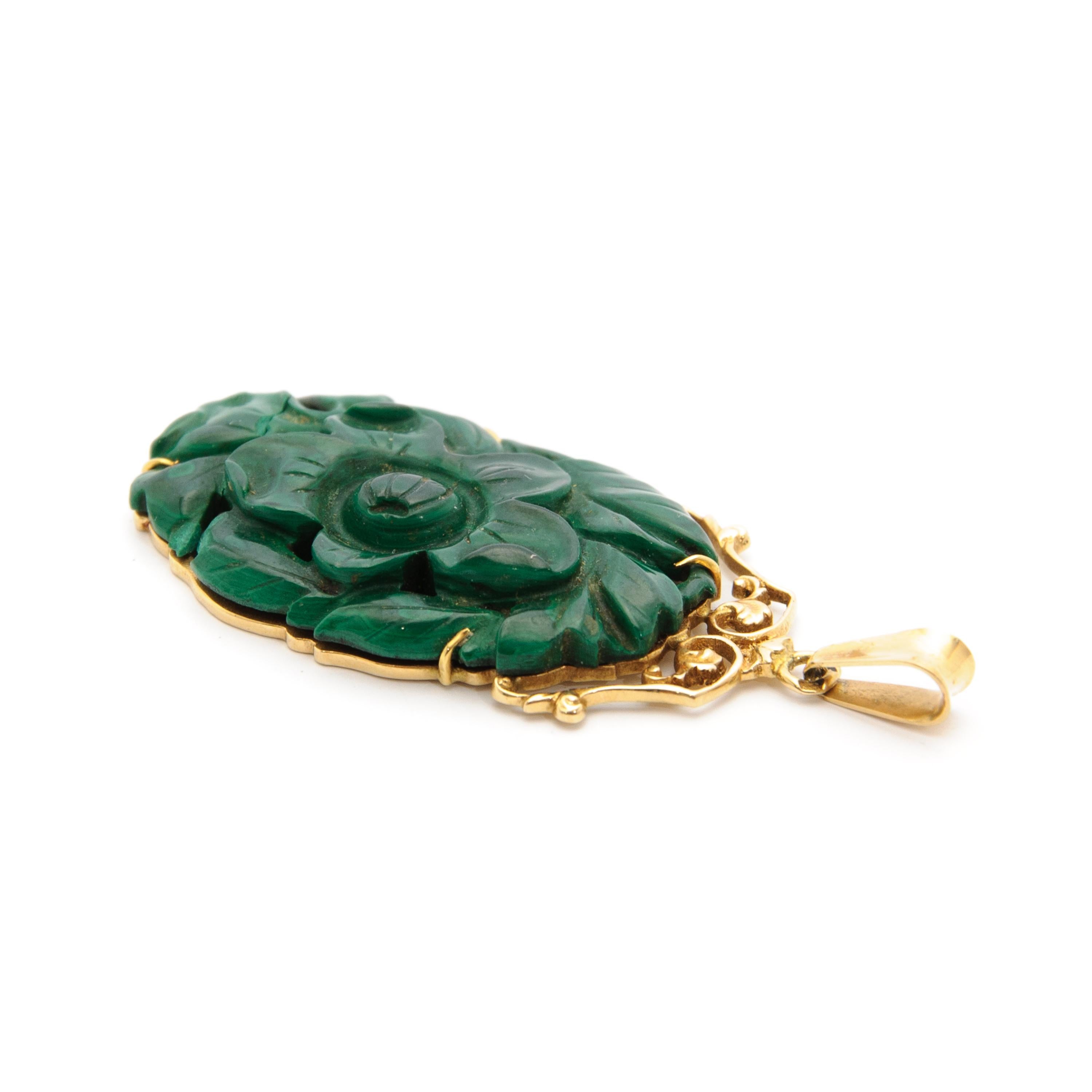 Mid-Century Floral Carved Green Stone 14 Karat Gold Pendant For Sale 2