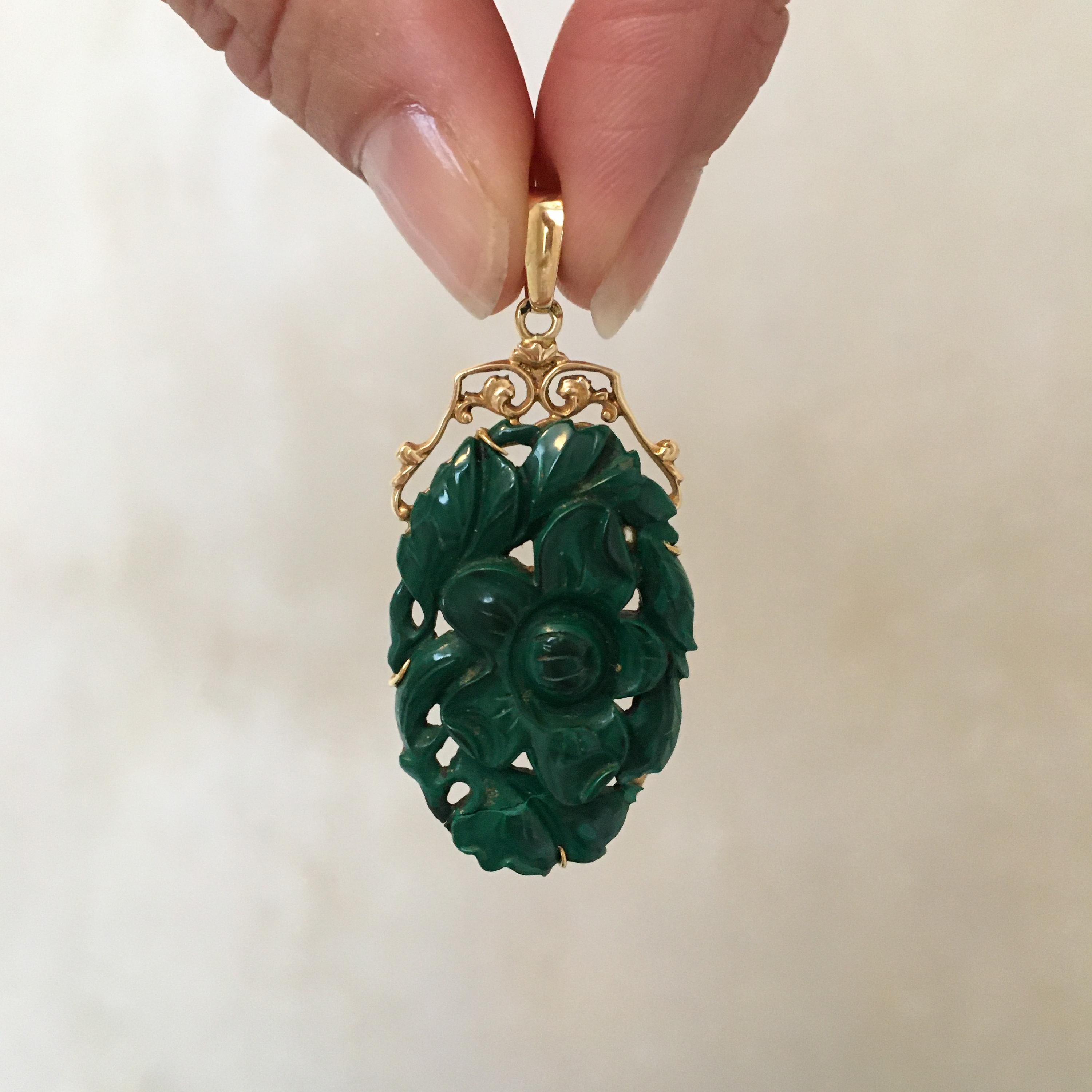 Mid-Century Floral Carved Green Stone 14 Karat Gold Pendant For Sale 3