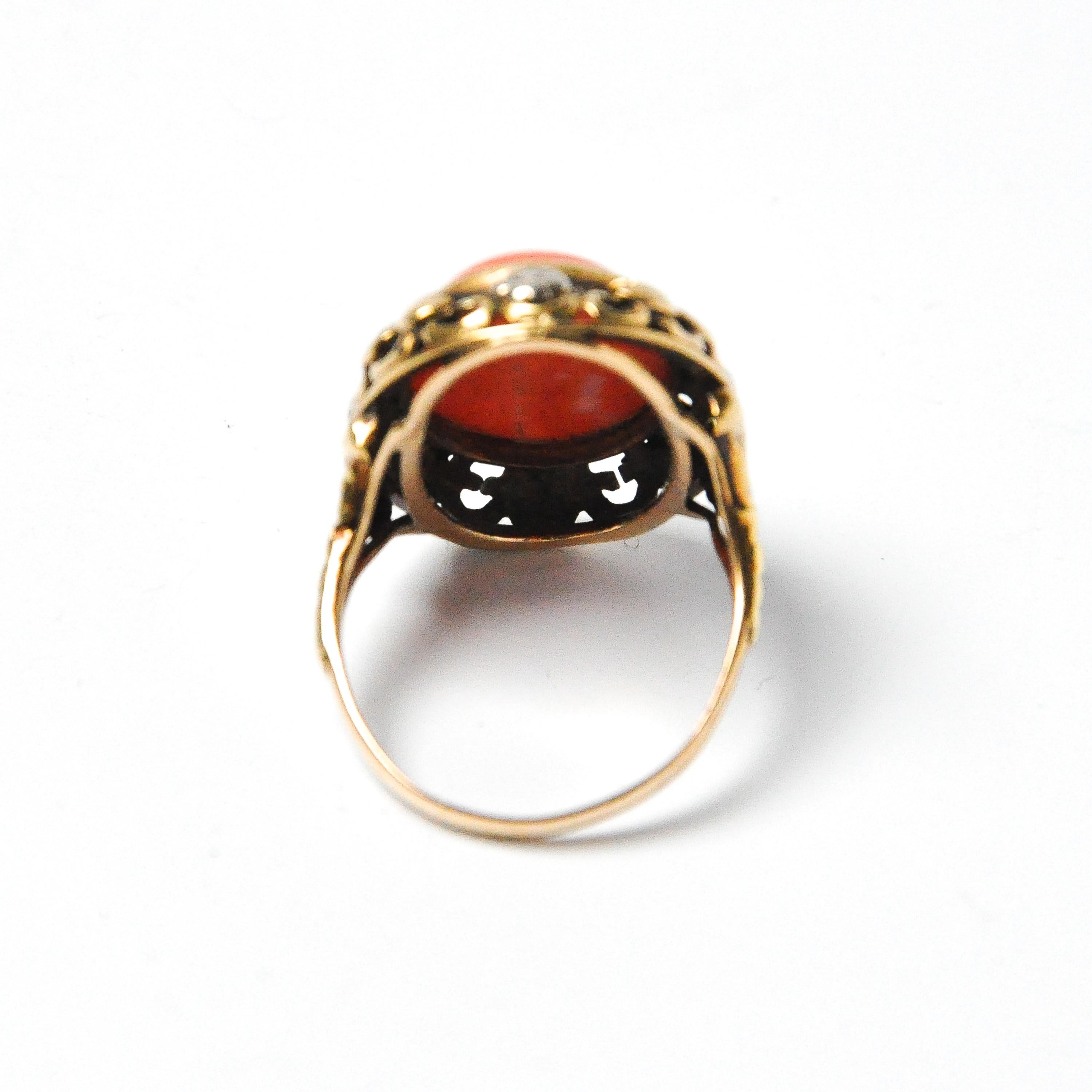 14 Karat Gold Red Coral Cabochon Ring In Good Condition In Rotterdam, NL
