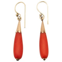 Pendants d'oreilles pendants en or 14 carats et corail