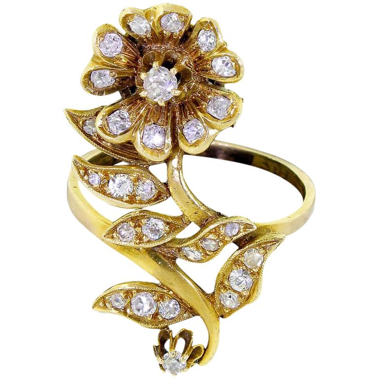 Viktorianischer Blumenring aus 14 Karat Gold mit Diamanten im viktorianischen Stil im Angebot