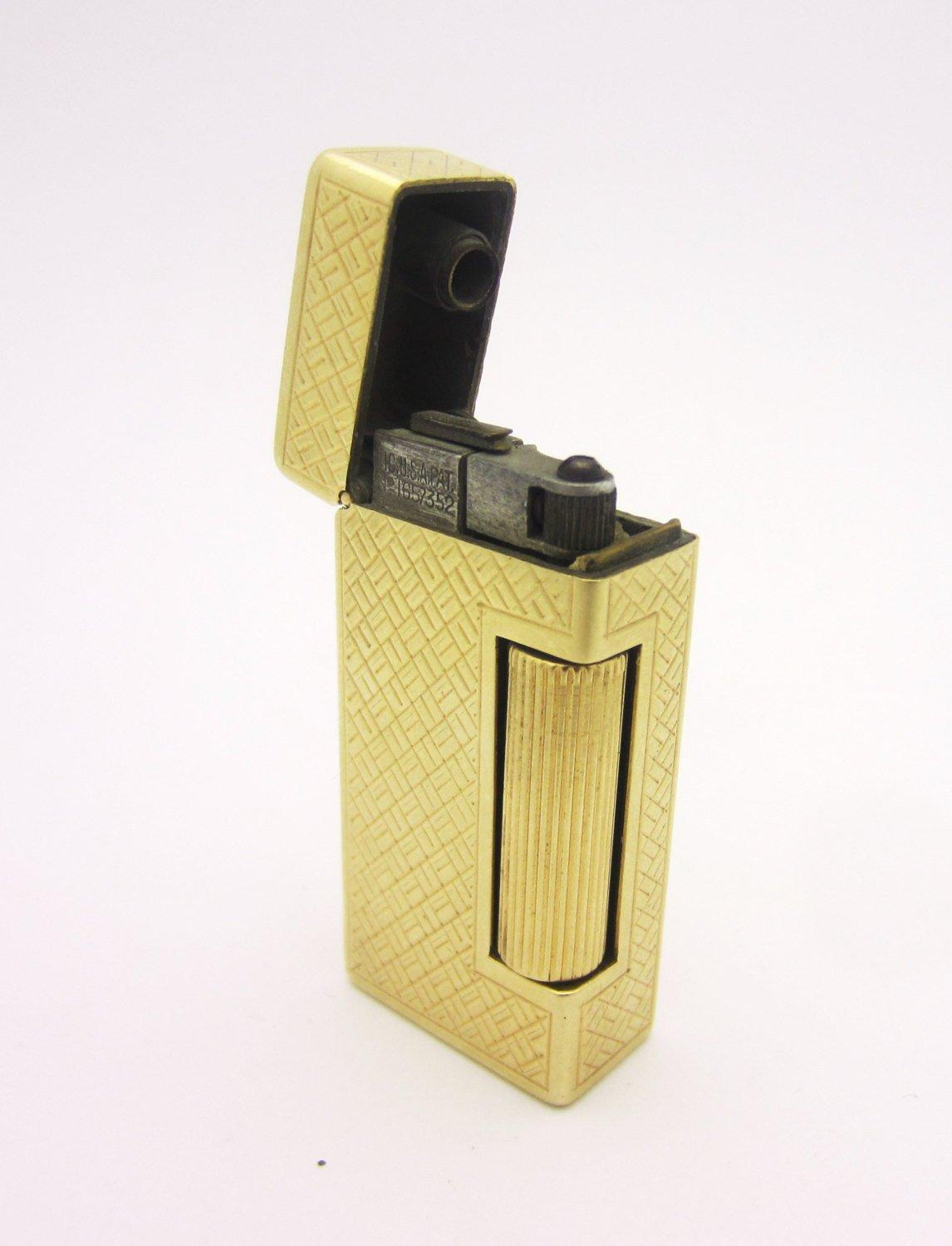 This vintage Dunhill lighter features a beautifully textured 14k yellow gold case. The case is engraved with the name 