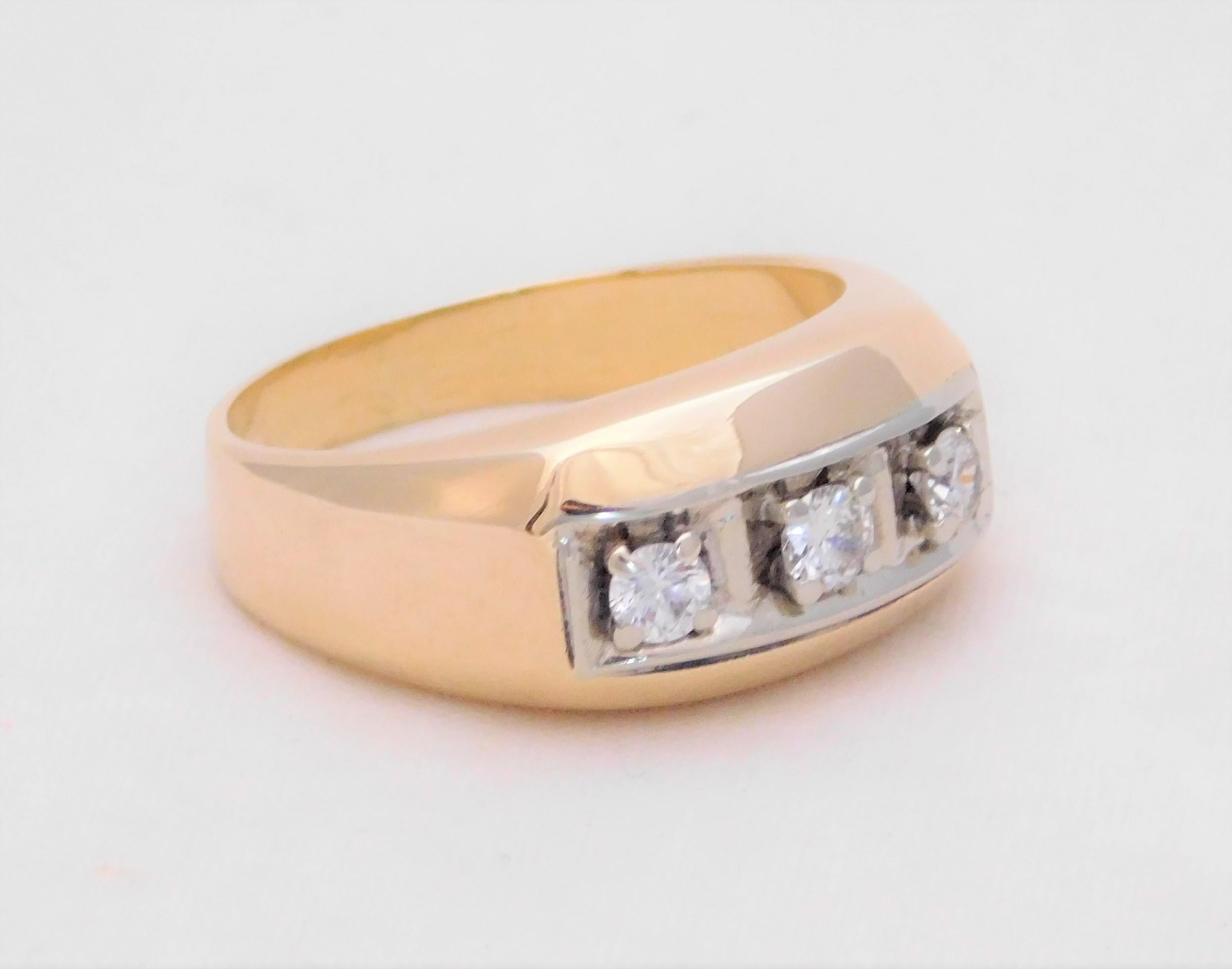 Vintage 14 Karat Gold Gentleman’s Three-Stone Diamond Ring In Excellent Condition For Sale In Metairie, LA