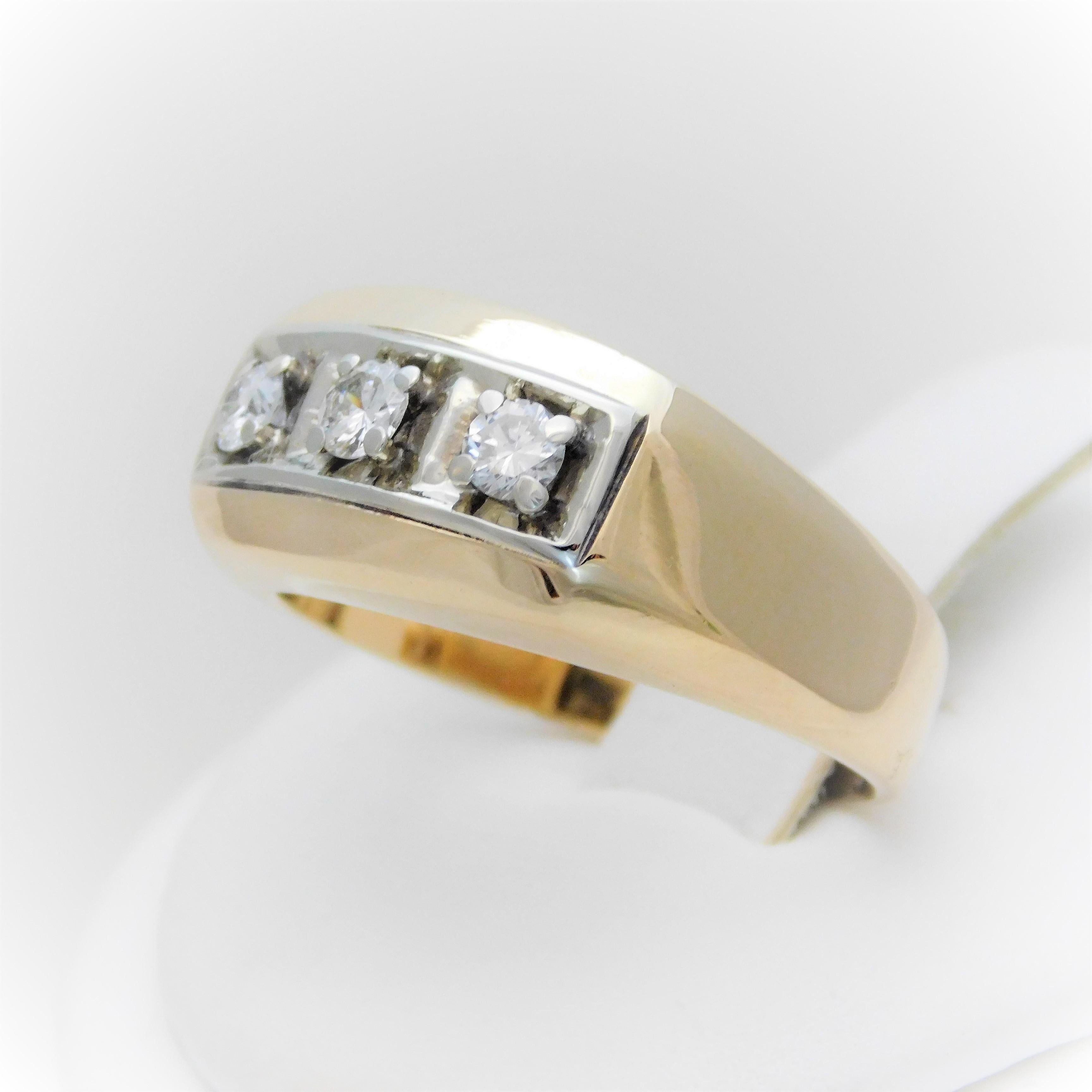 Vintage 14 Karat Gold Gentleman’s Three-Stone Diamond Ring For Sale 1