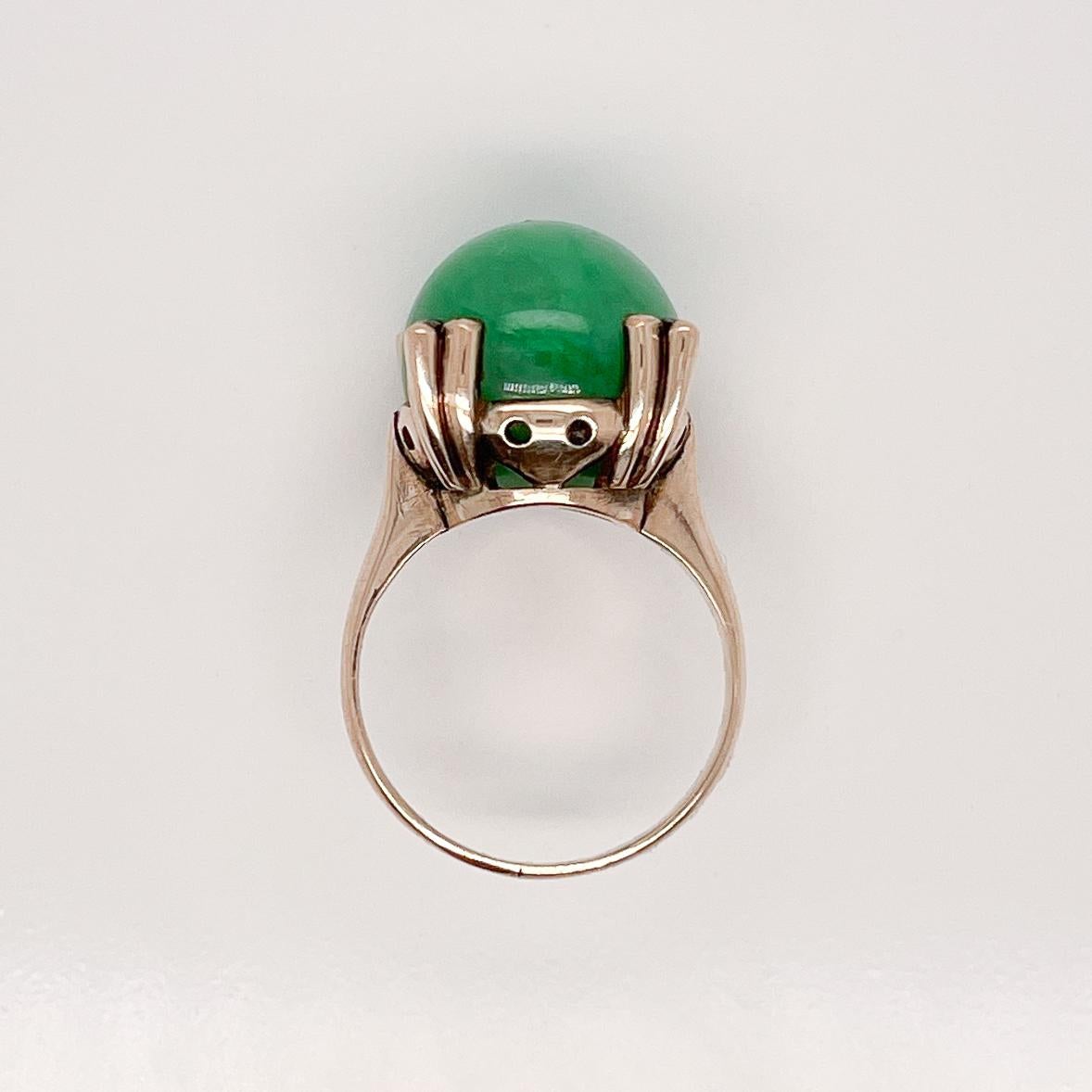 Vintage 14 Karat Gold & Jade Jadeite Bead Art Deco Style Ring In Good Condition For Sale In Philadelphia, PA
