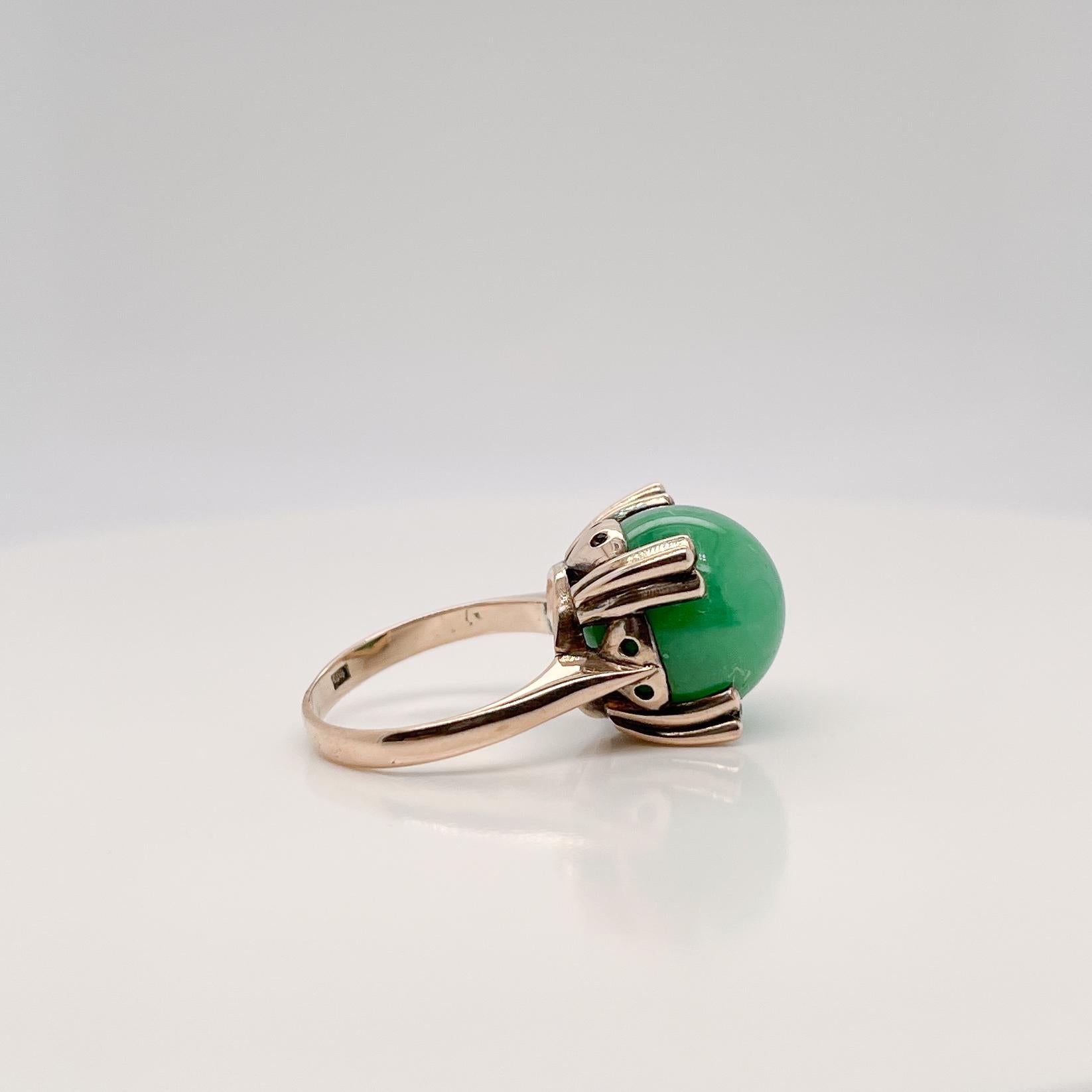 Women's or Men's Vintage 14 Karat Gold & Jade Jadeite Bead Art Deco Style Ring For Sale