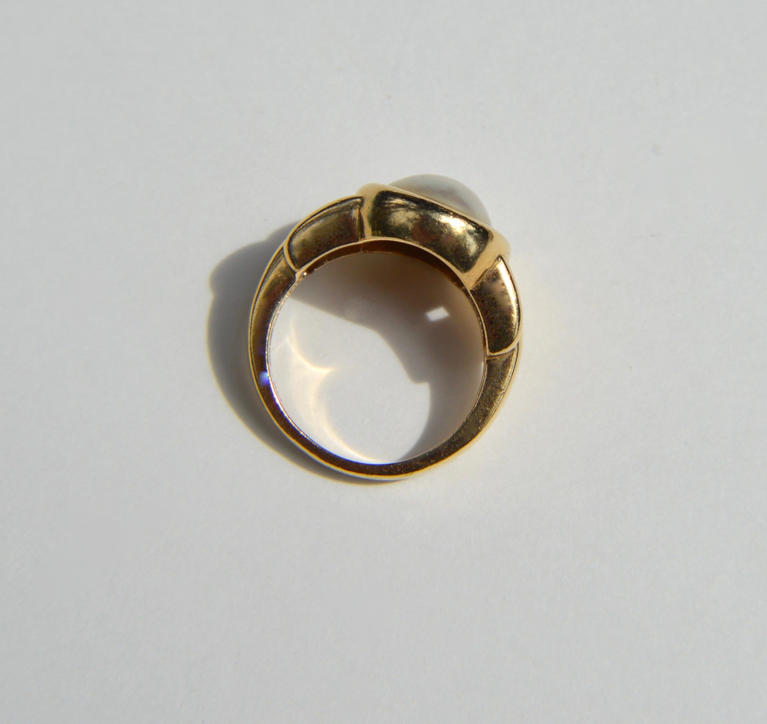 Oval Cut Vintage 14 Karat Gold Mabe Pearl Oval Signet Ring
