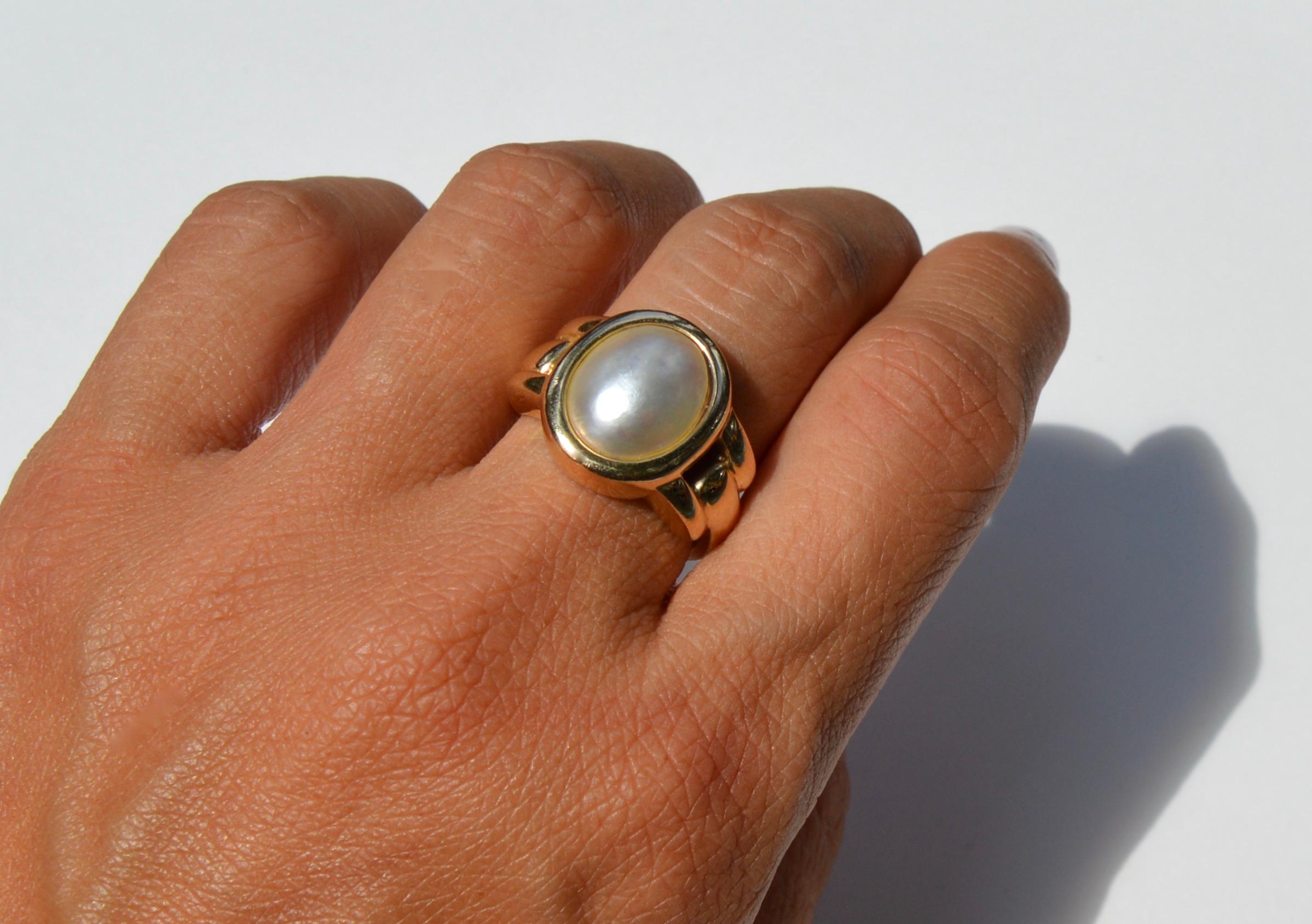 Women's Vintage 14 Karat Gold Mabe Pearl Oval Signet Ring