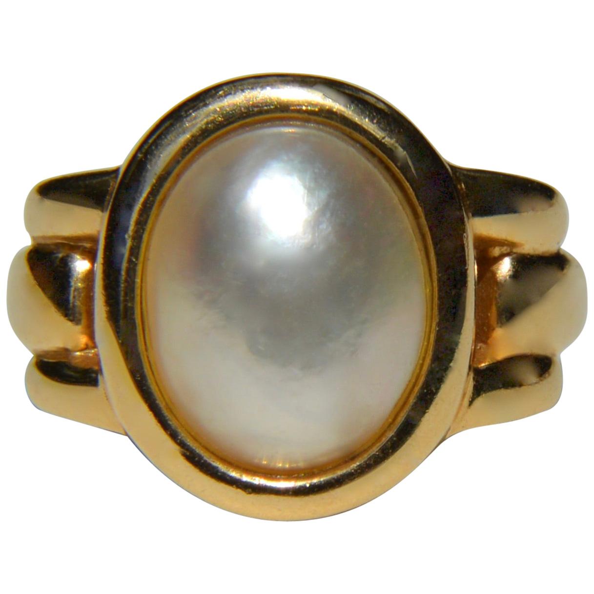 Vintage 14 Karat Gold Mabe Pearl Oval Signet Ring