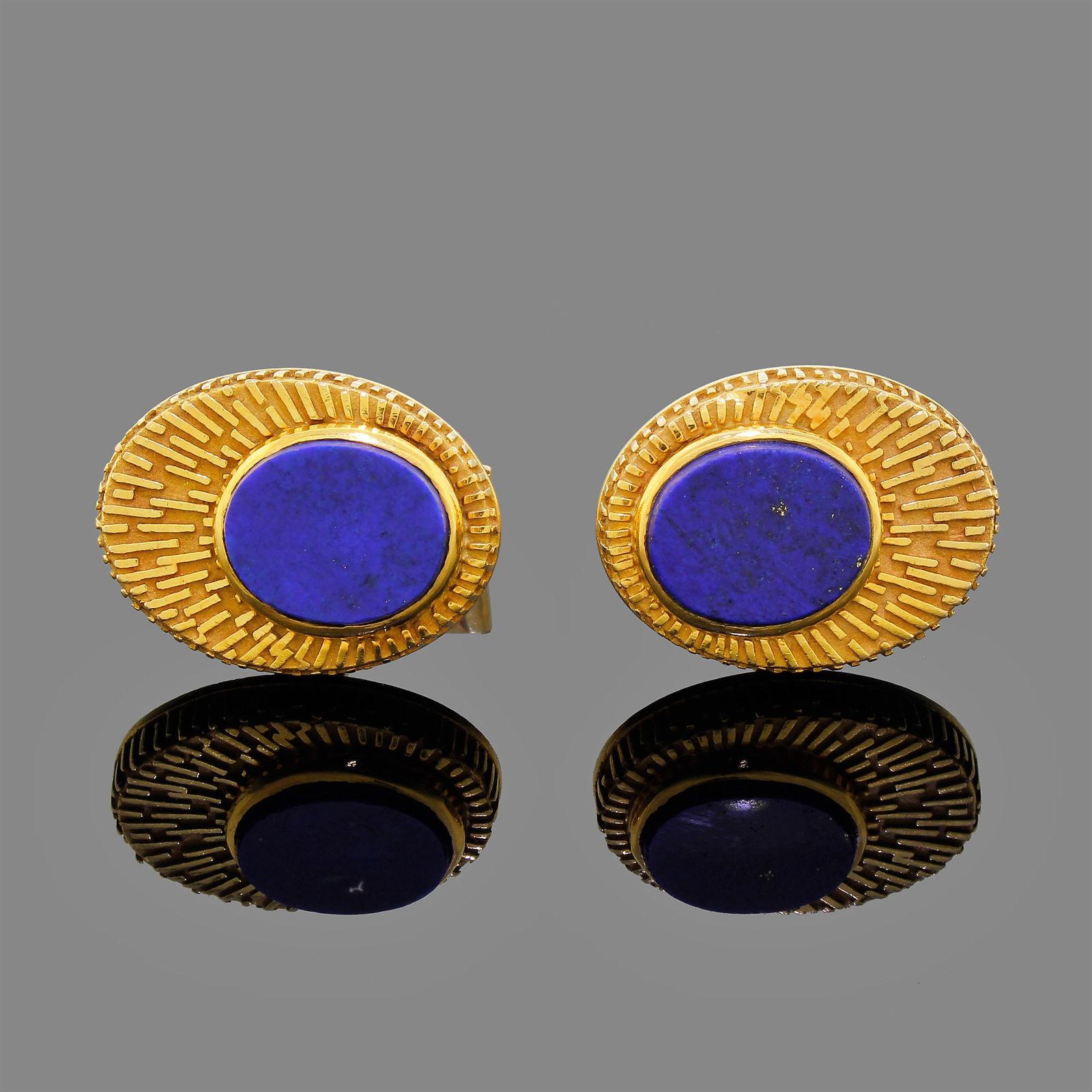 Details & Condition: Beautiful full size pair of 14k gold and Lapis cufflinks by the renowned La Triomphe / Astoria Jewelry Company of New York.
These cufflinks are from in excellent pre-owned condition, no repairs, cracks to Lapis or replaced