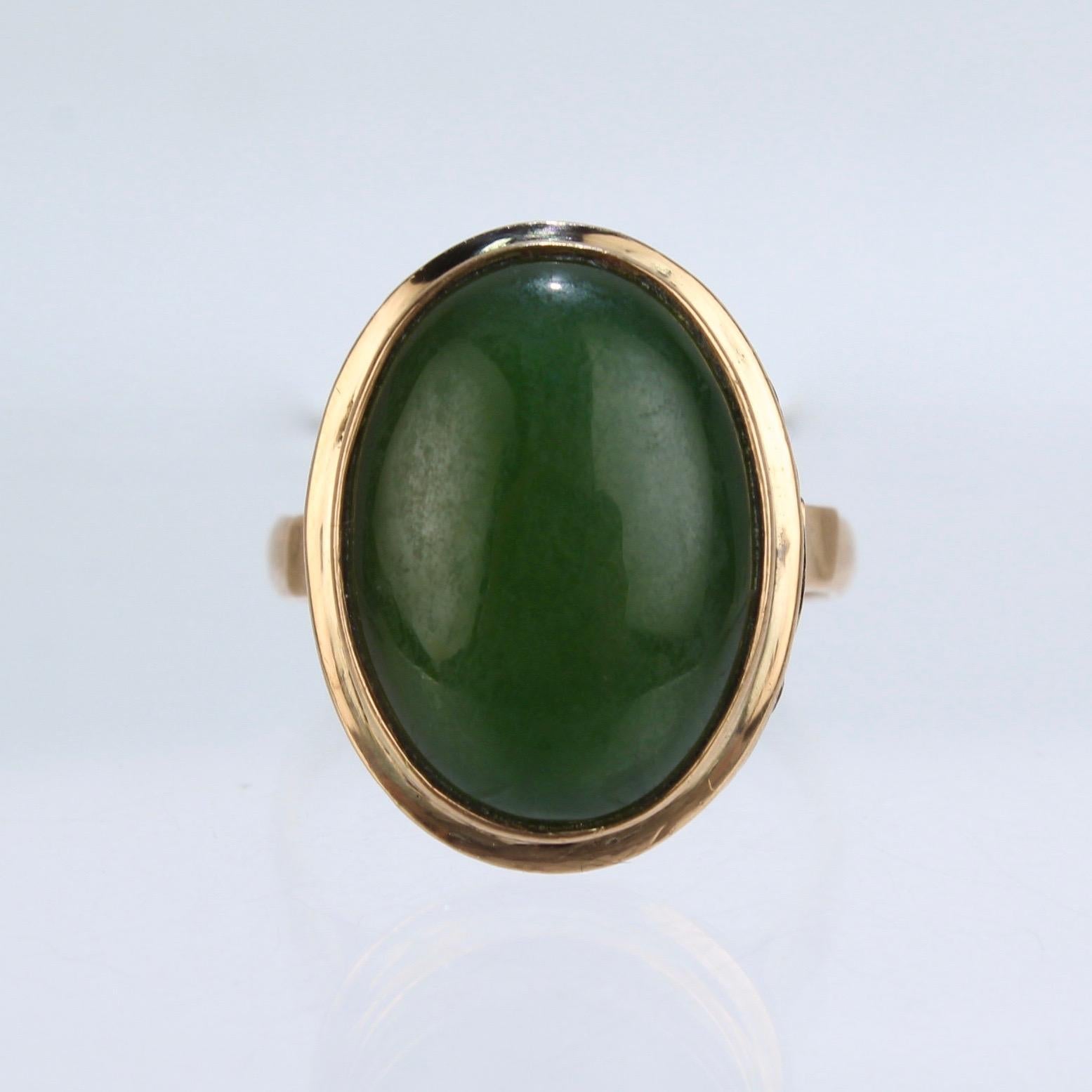 Vintage 14 Karat Gold and Nephrite Jade Ring In Good Condition In Philadelphia, PA