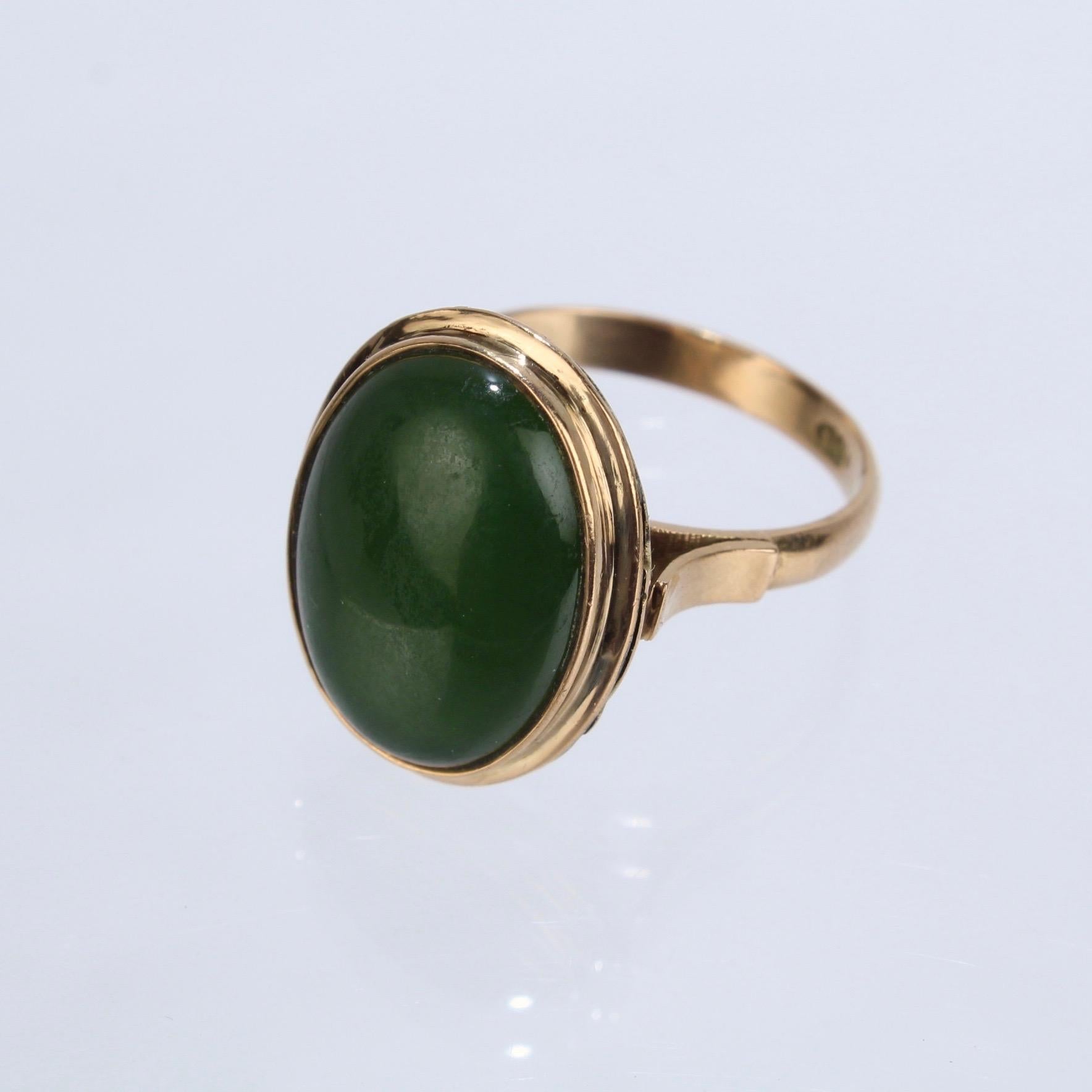 Women's or Men's Vintage 14 Karat Gold and Nephrite Jade Ring