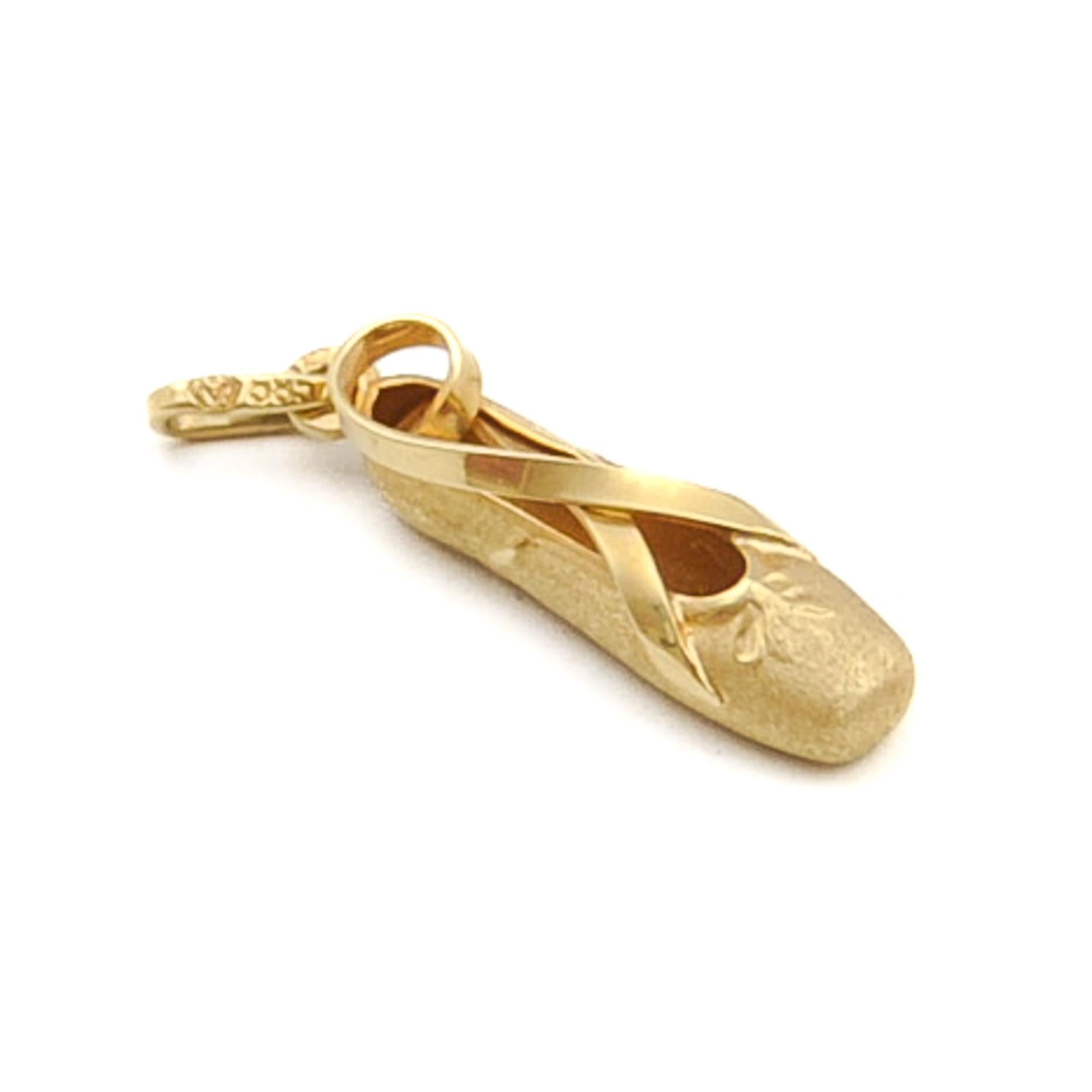 14 Karat Gold Satined Ballet Dancing Shoe Charm Pendant In Good Condition In Rotterdam, NL