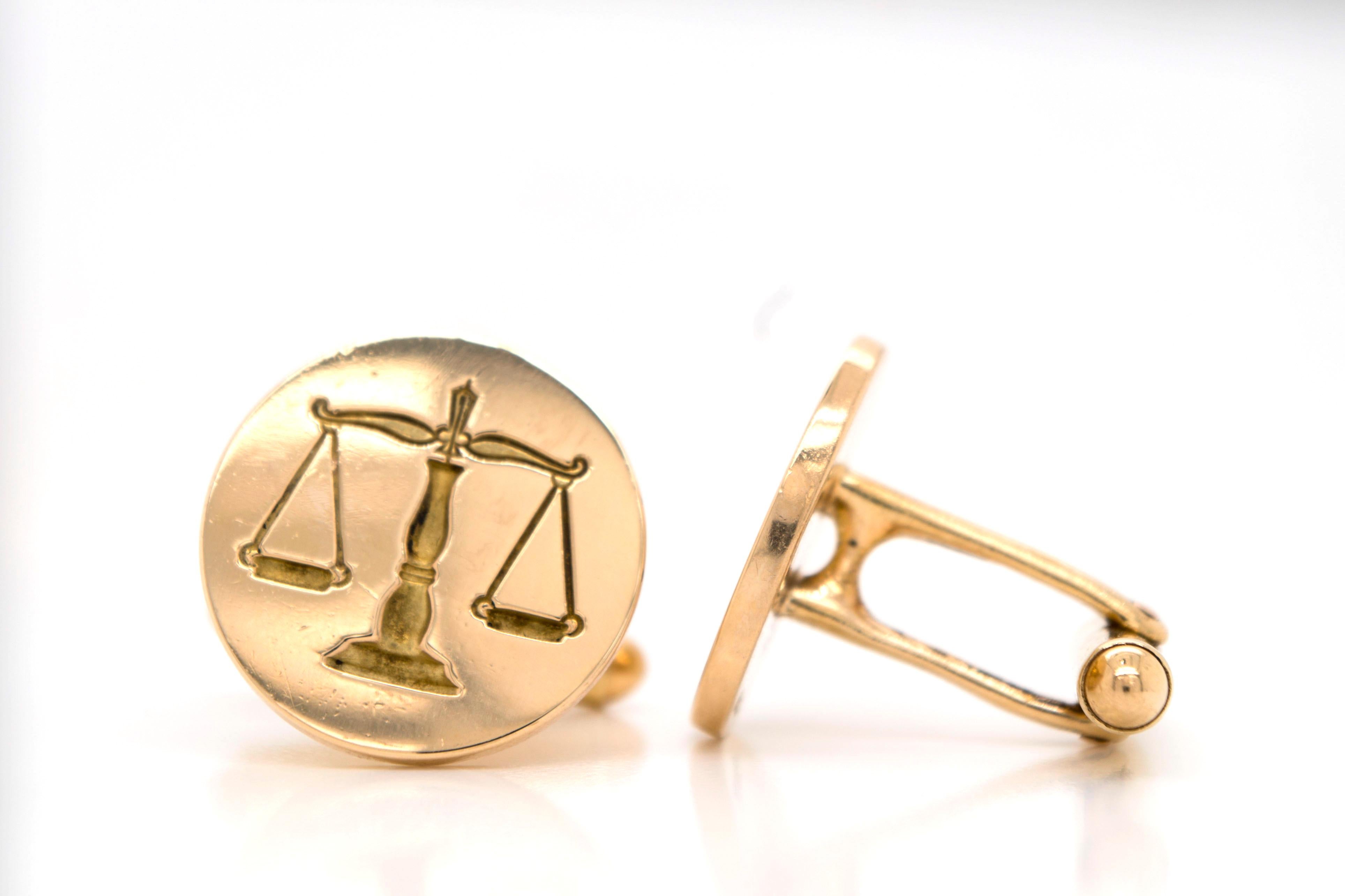 A pair of Larter & Sons Mis Century 14k gold cufflinks. A beautiful pair of large round disks, deeply engraved with the scales of justice with bullet back mechanism.
Larter & Sons were the top manufacturers of cufflinks in America from c.