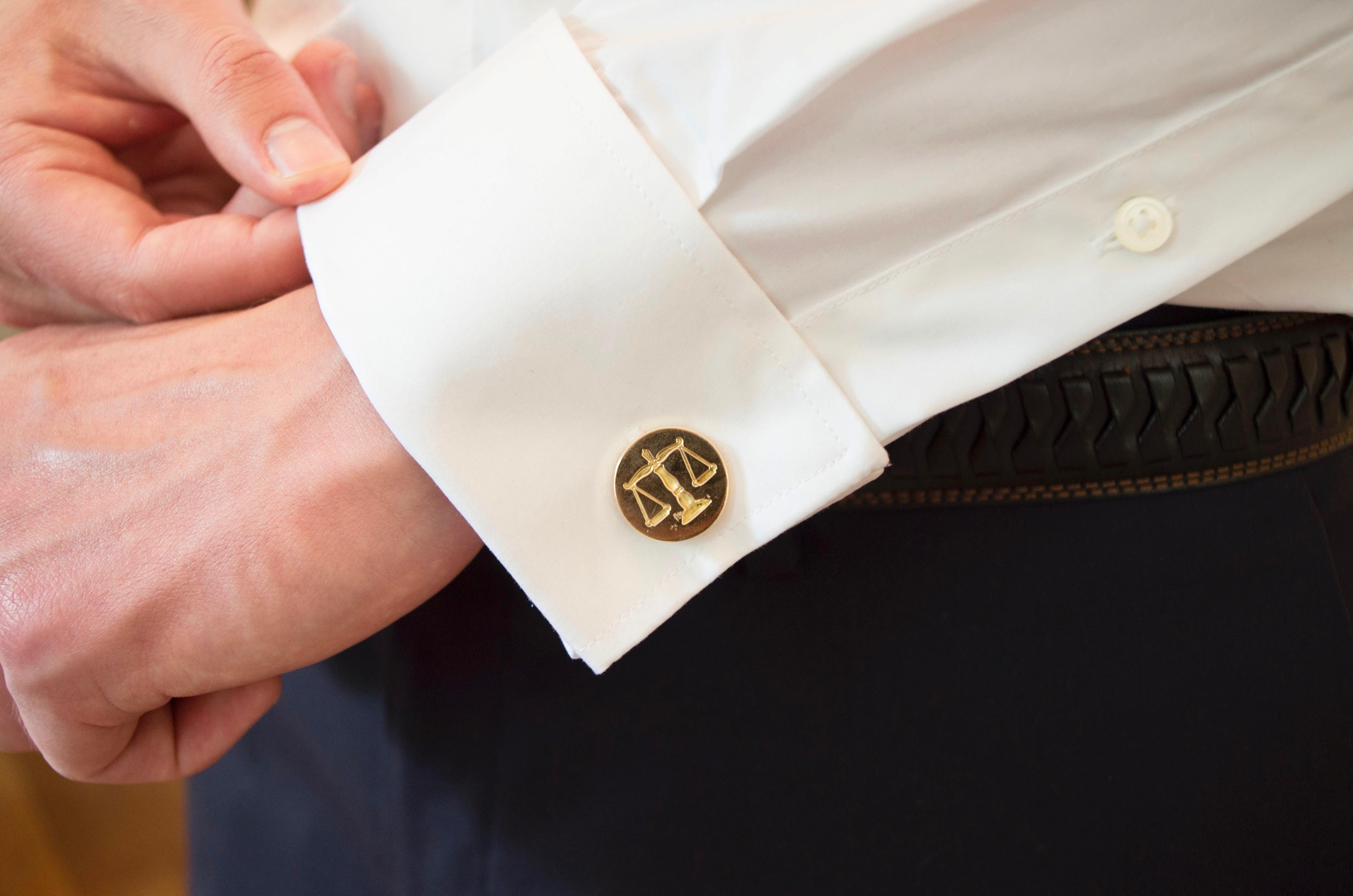 Men's Vintage 14 Karat Gold Scales of Justice Cuff Links For Sale