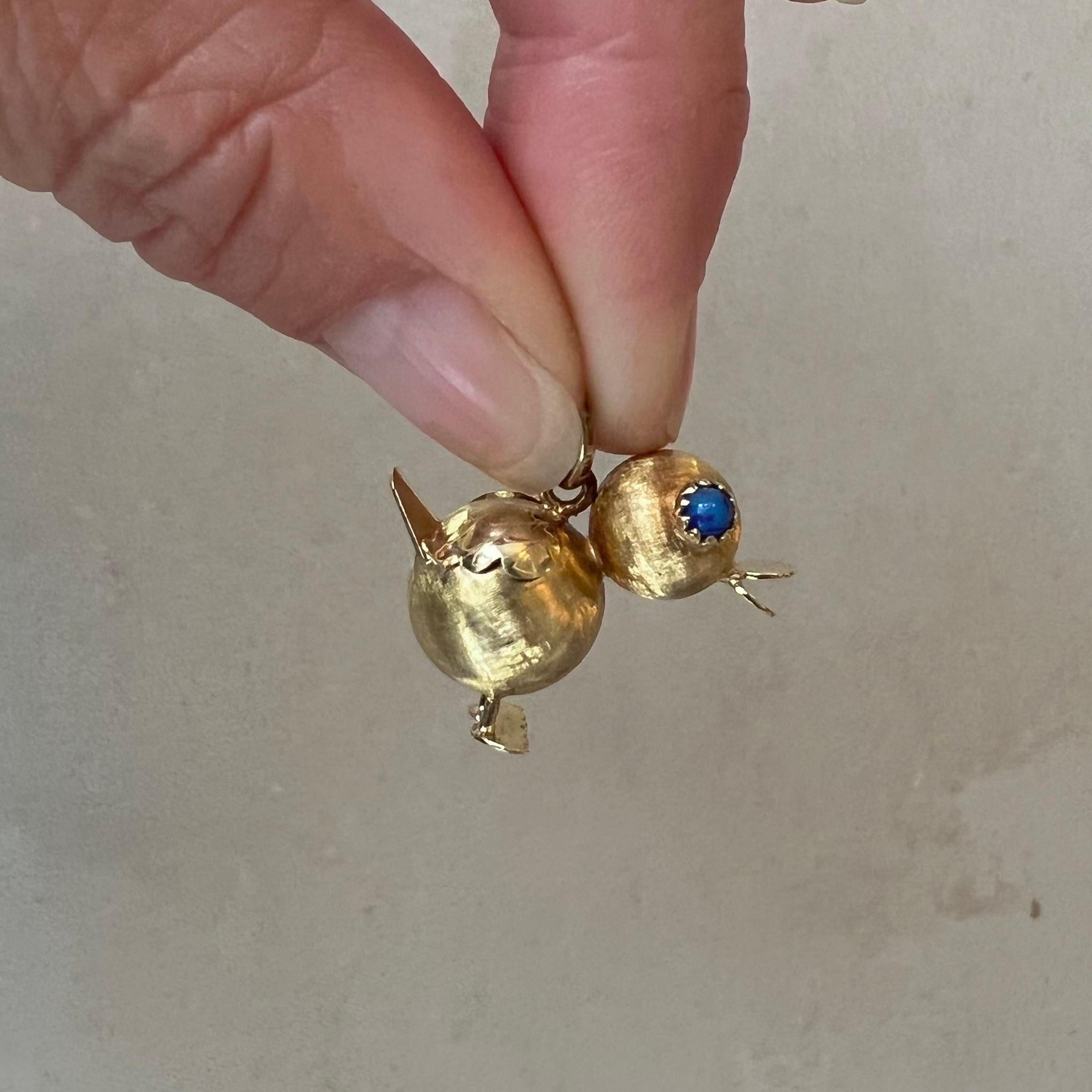 Colgante vintage de oro de 14 quilates con textura de pato en venta 6