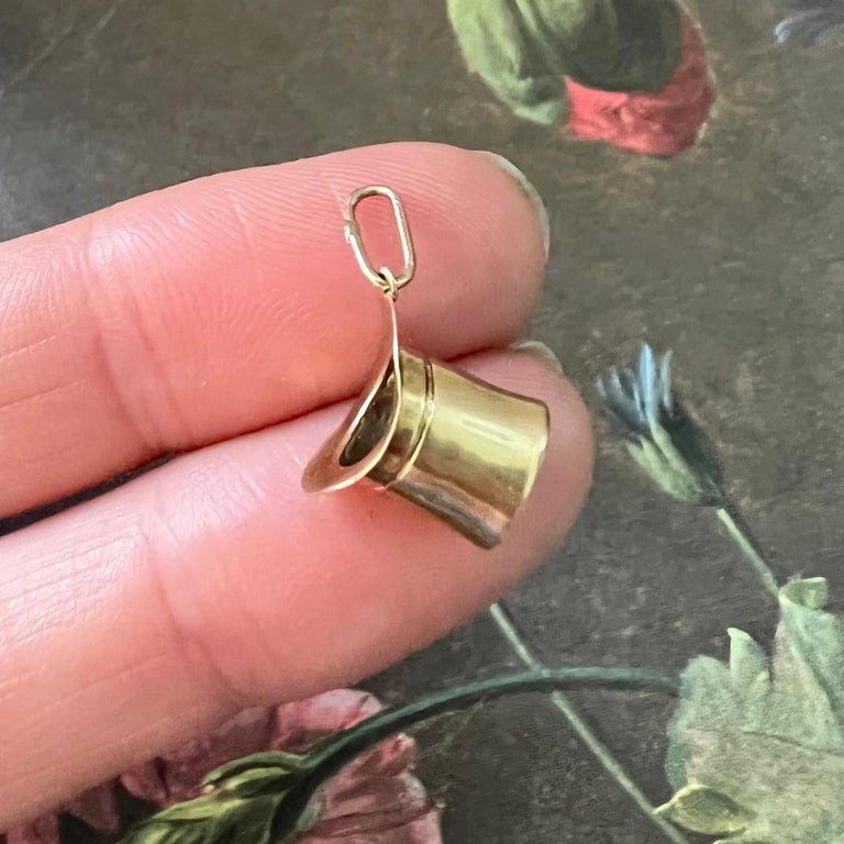 Vintage 14 Karat Gold Top Hat Charm Pendant For Sale at 1stDibs