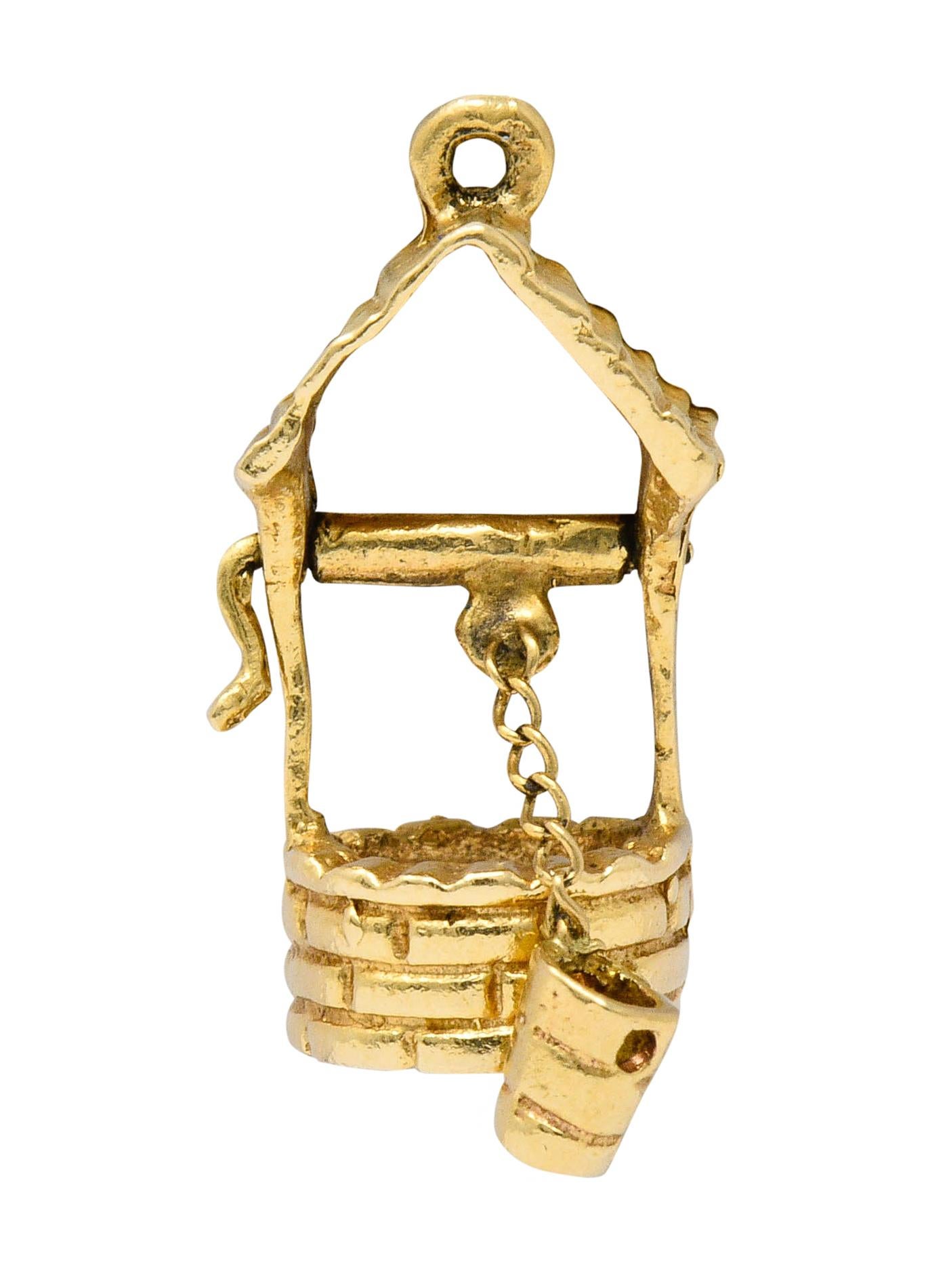 Vintage 14 Karat Gold Wishing Well Charm In Excellent Condition In Philadelphia, PA