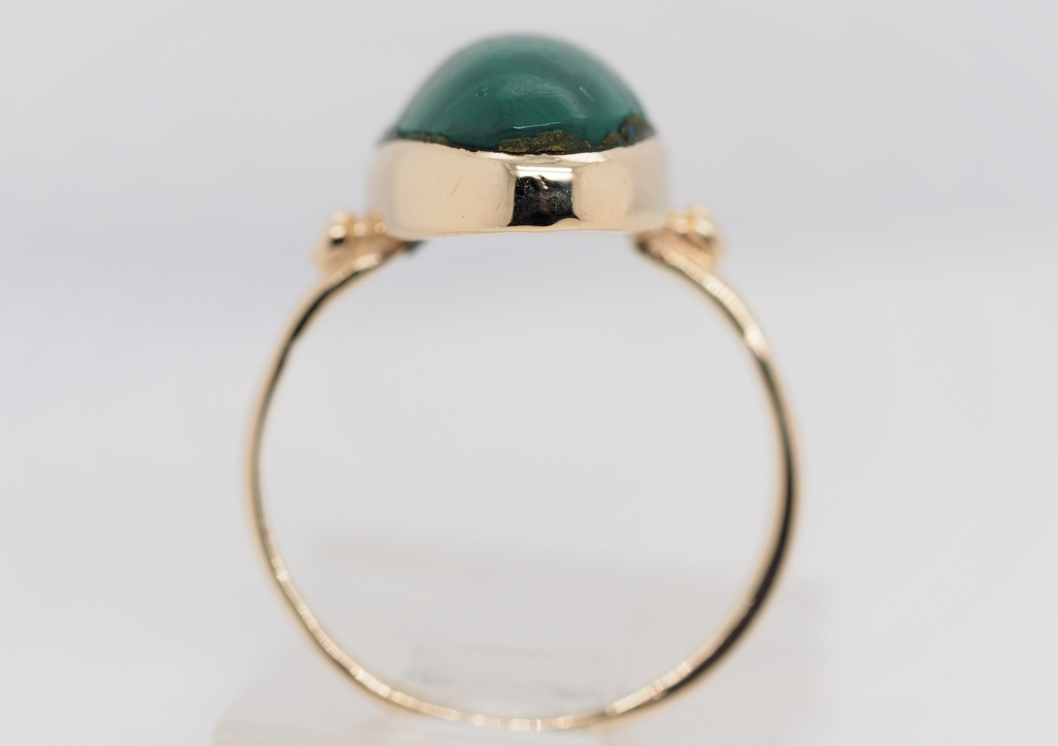Vintage 14 Karat Gold with Marquise Cut Malachite Solitaire Ring In Good Condition For Sale In Addison, TX