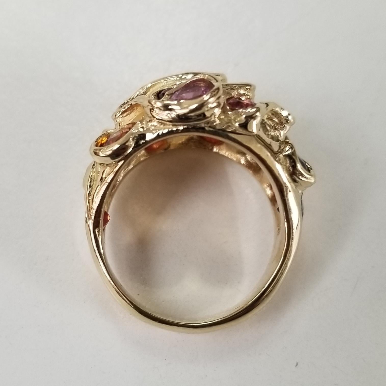 Vintage 14 Karat mehrfarbiger Saphir-Cluster-Ring im Zustand „Hervorragend“ im Angebot in Los Angeles, CA