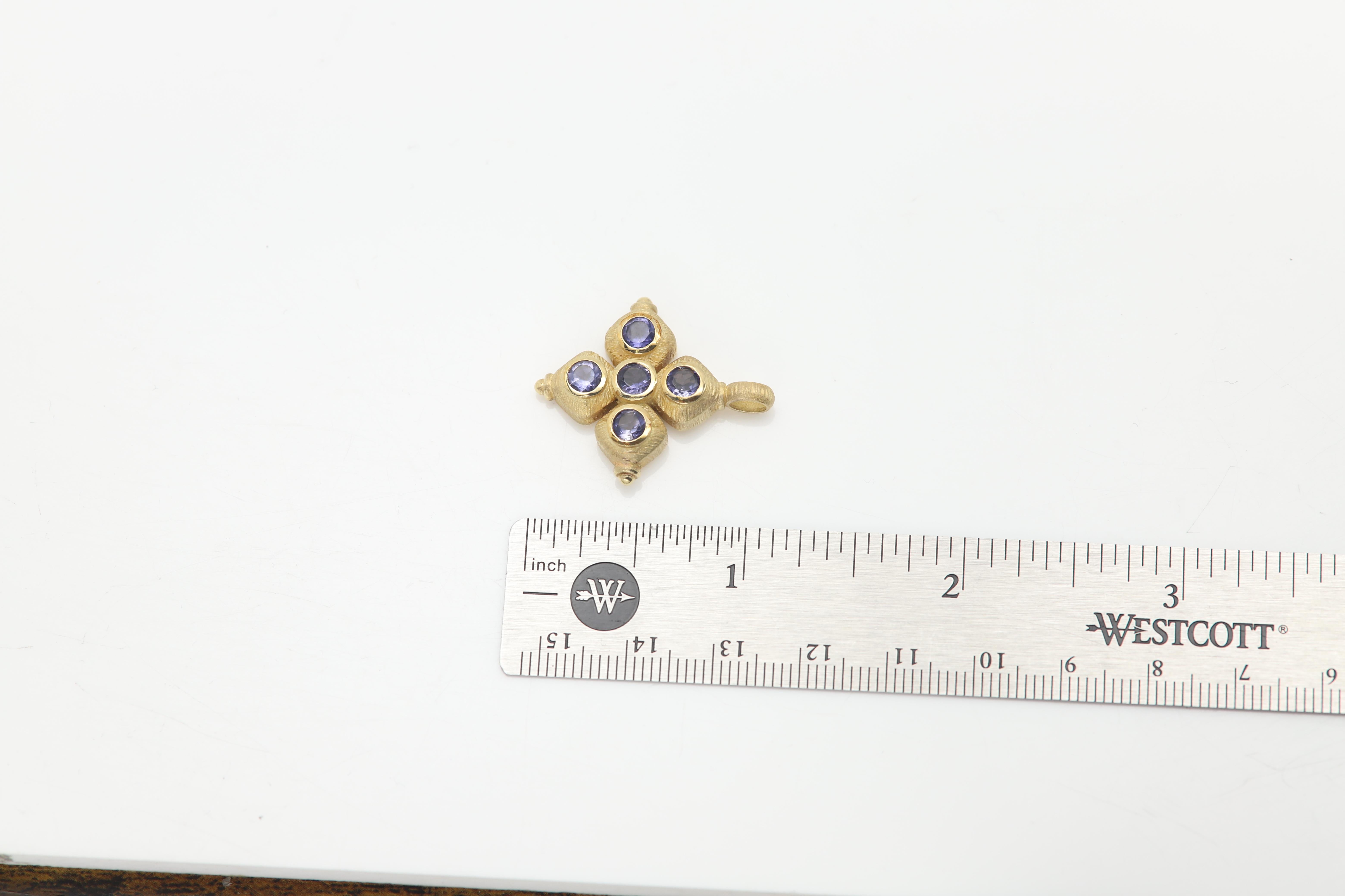 Vintage 14 Karat Purple Creek Kreuz natürlicher Tansanit massiv Gelbgold für Damen oder Herren im Angebot