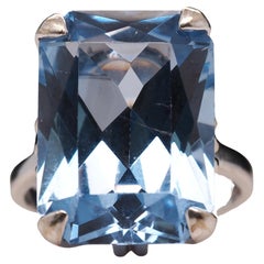 Retro 14 Karat White Gold 10ct Mixed Cut Aquamarine Ring