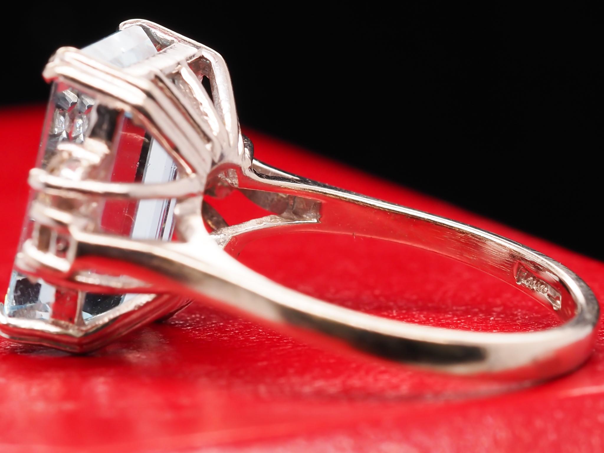 Women's or Men's Vintage 14 Karat White Gold 7 Carat Aquamarine and Diamond Ring For Sale