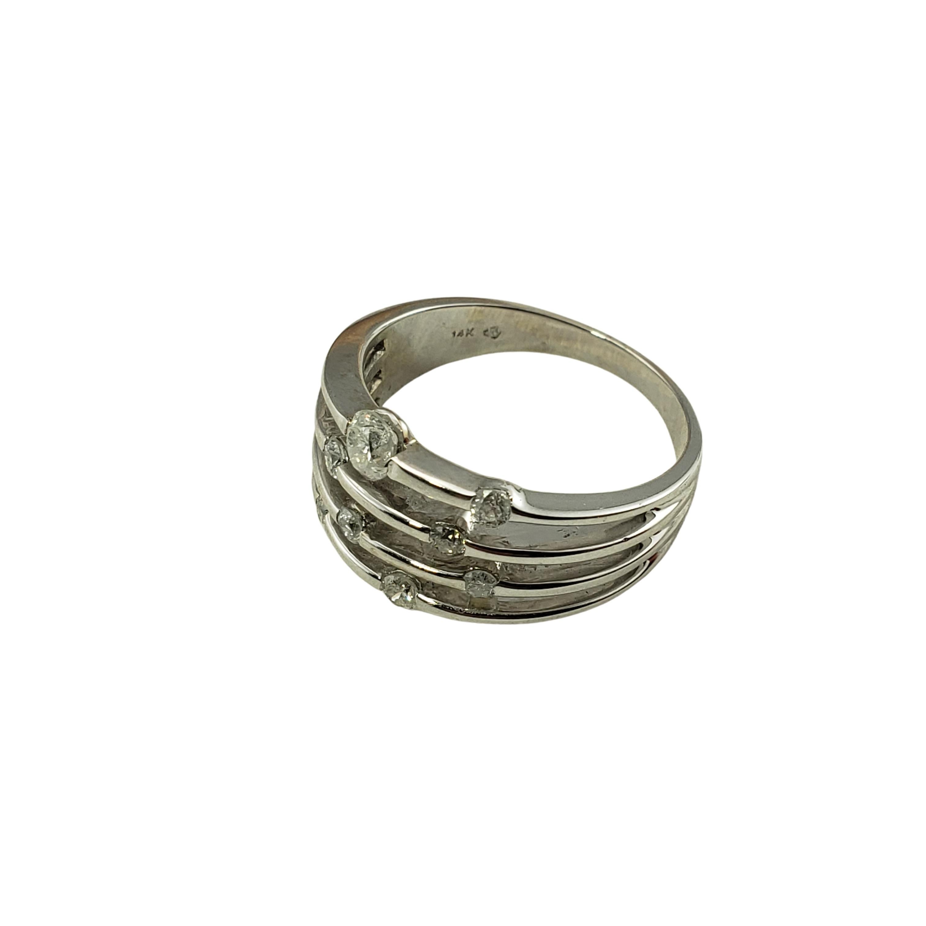 Anello a più fasce in oro bianco 14 carati e diamanti collegati tra loro In condizioni buone in vendita a Washington Depot, CT