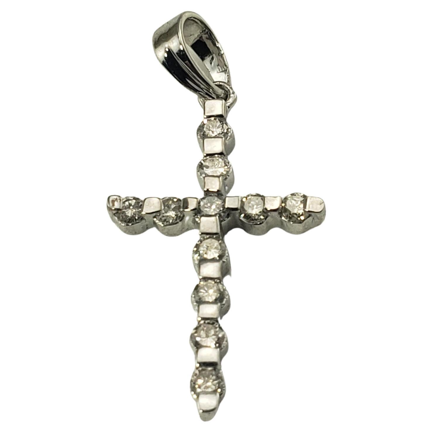 Pendentif croix vintage en or blanc 14 carats et diamants