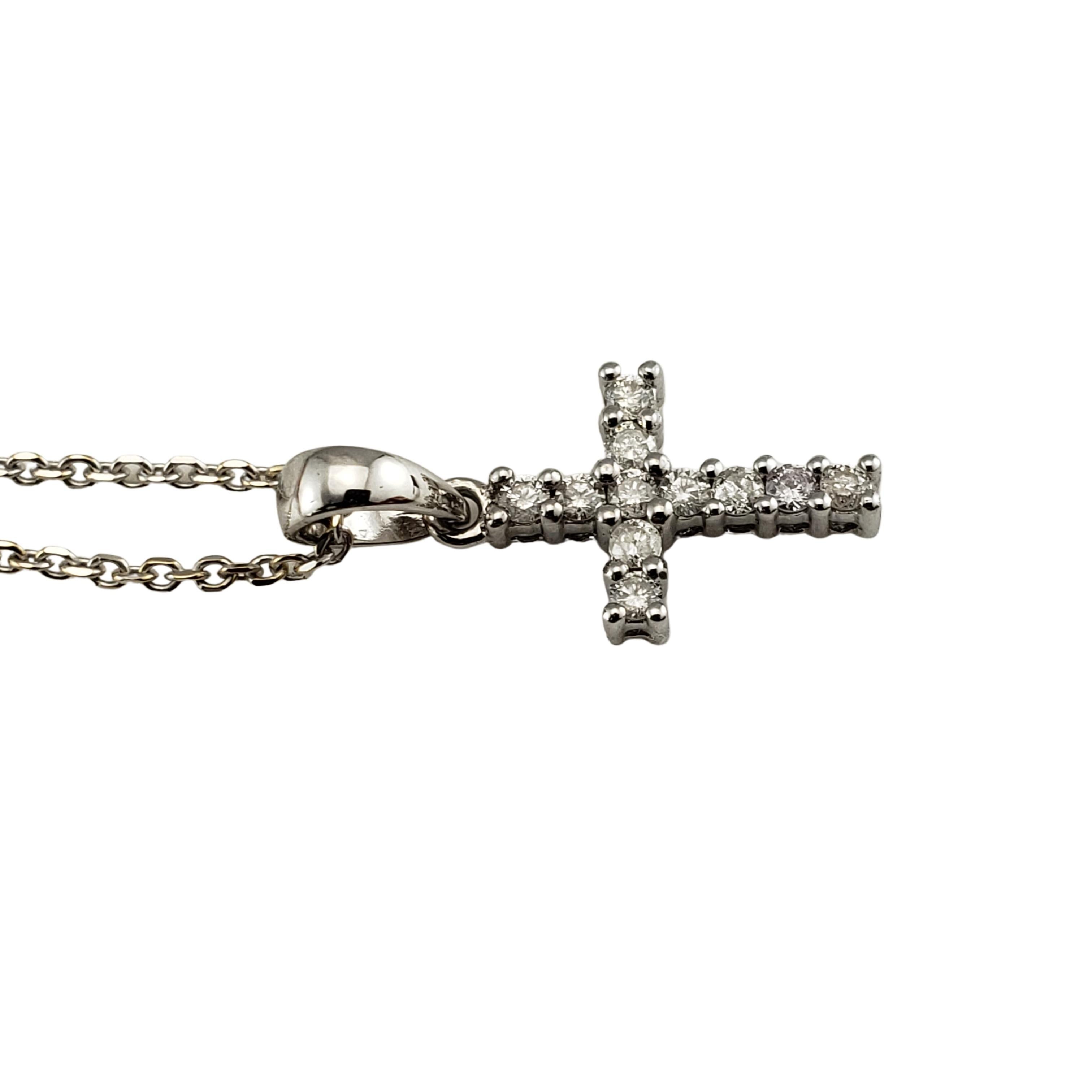 Vintage 14 Karat White Gold and Diamond Cross Pendant Necklace In Good Condition For Sale In Washington Depot, CT