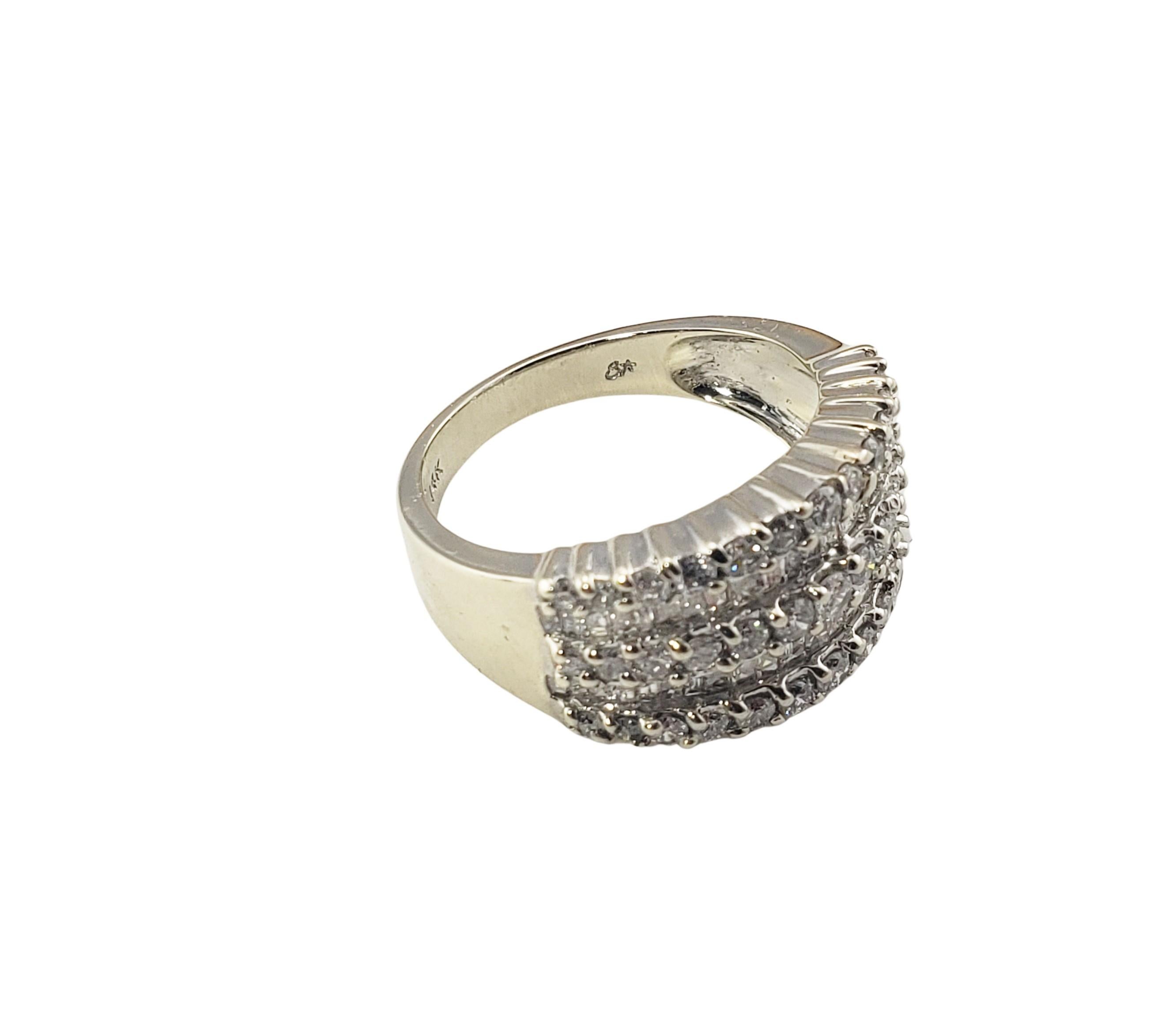 14 Karat White Gold and Diamond Ring In Good Condition For Sale In Washington Depot, CT