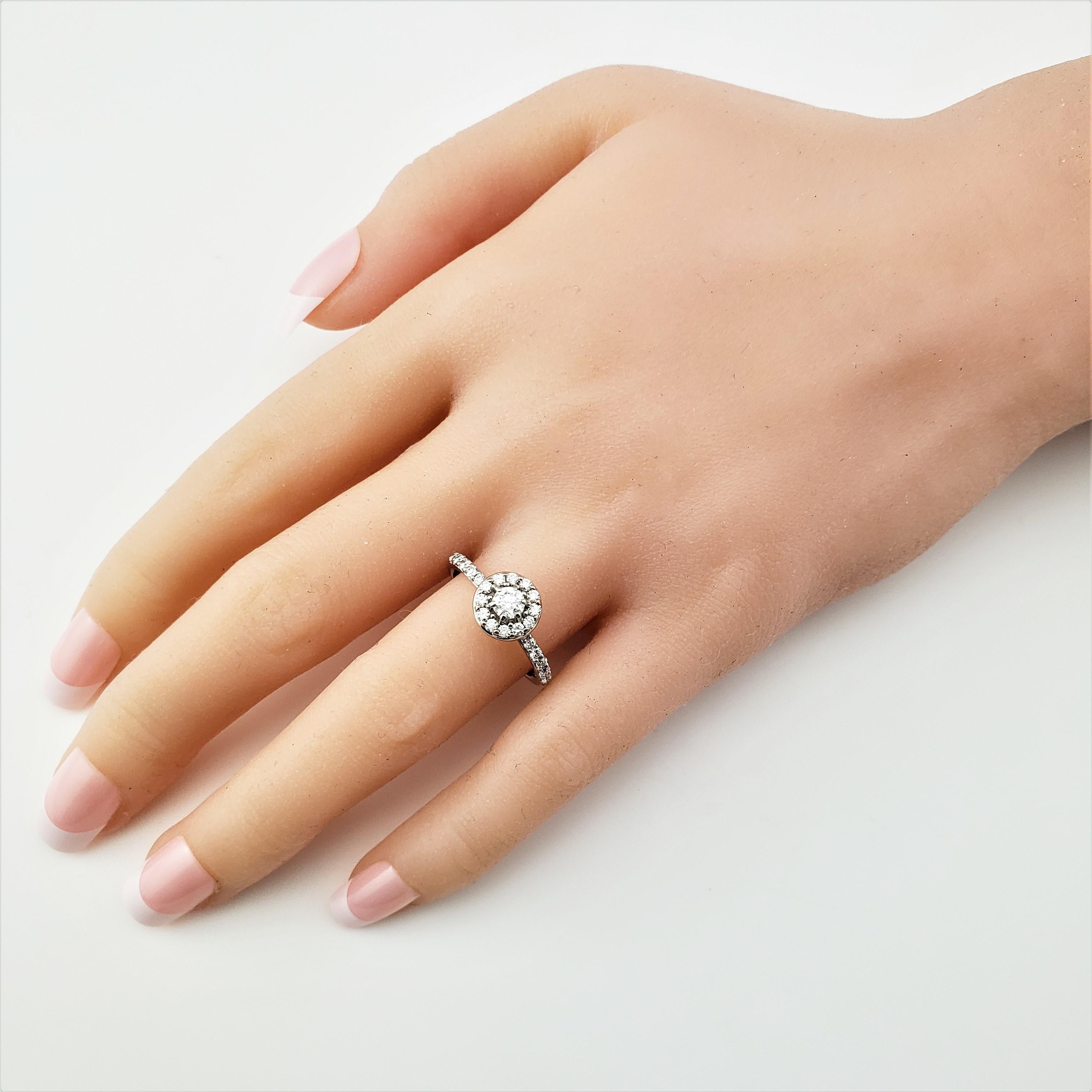 Anillo vintage de oro blanco de 14 quilates y diamantes en venta 2